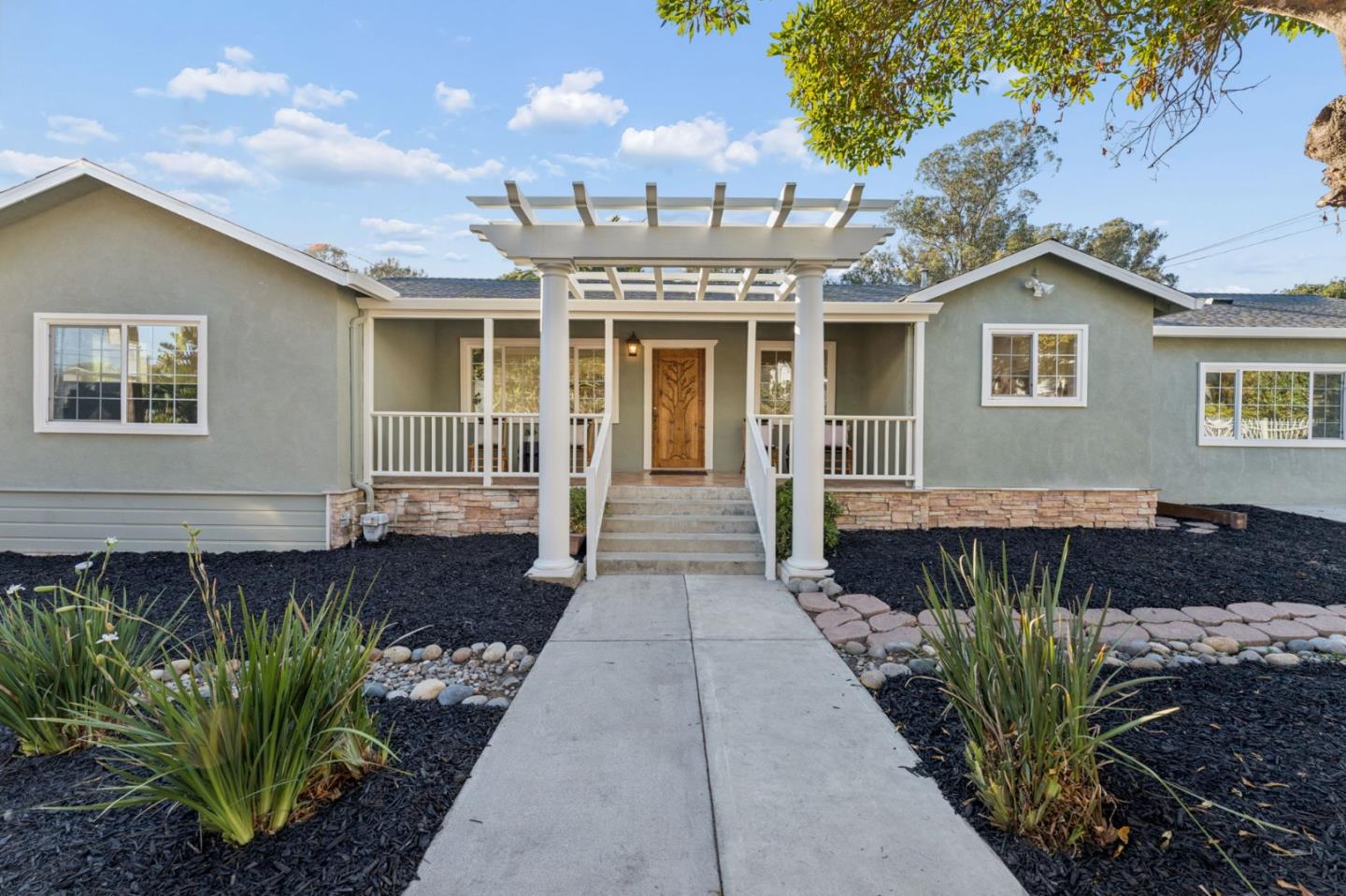 1725 E 30th AVE