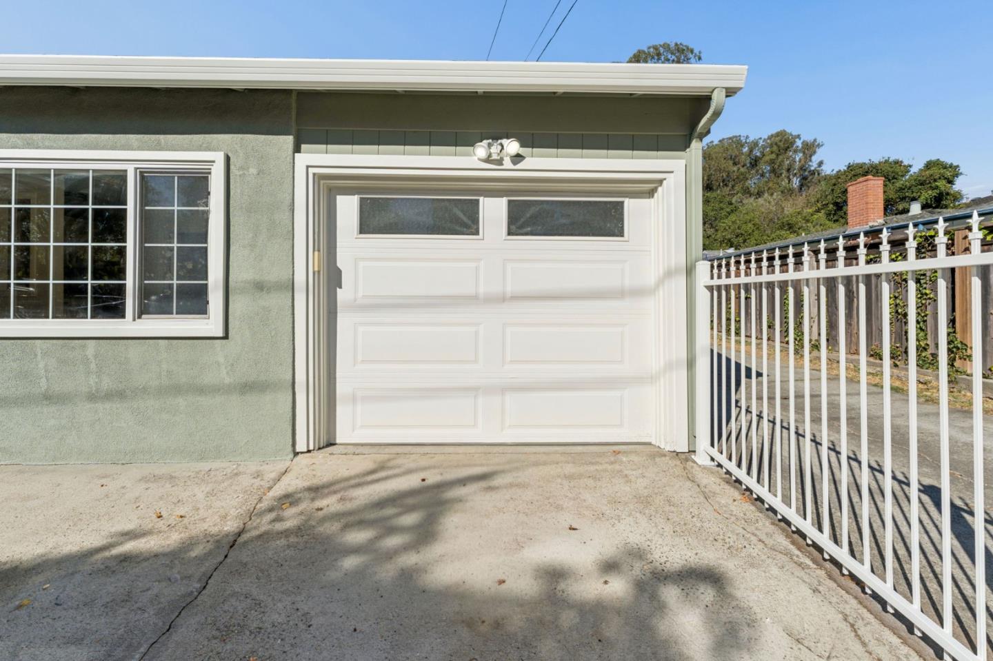 1725 E 30th AVE