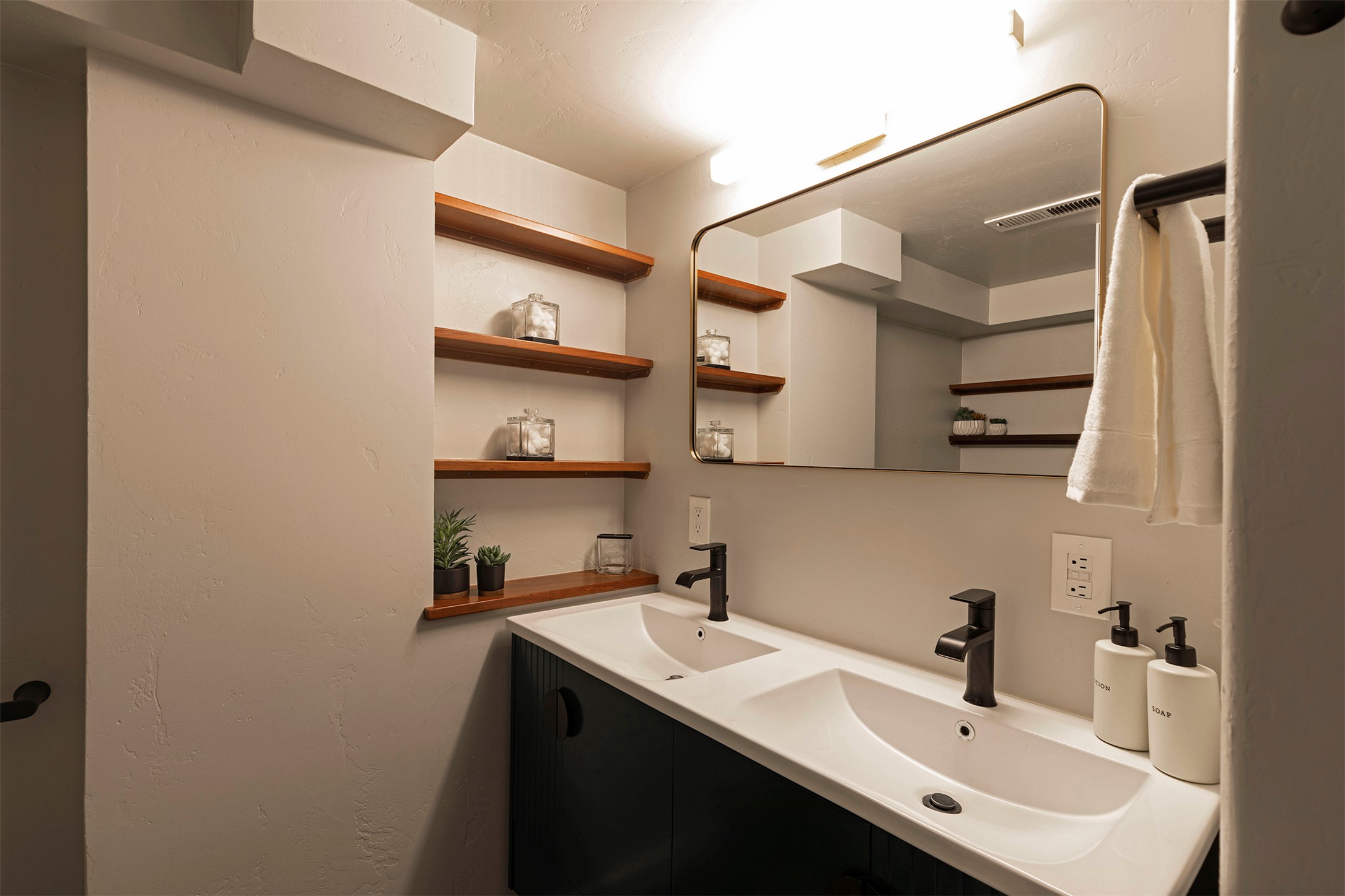 1423 S 4th Street W
