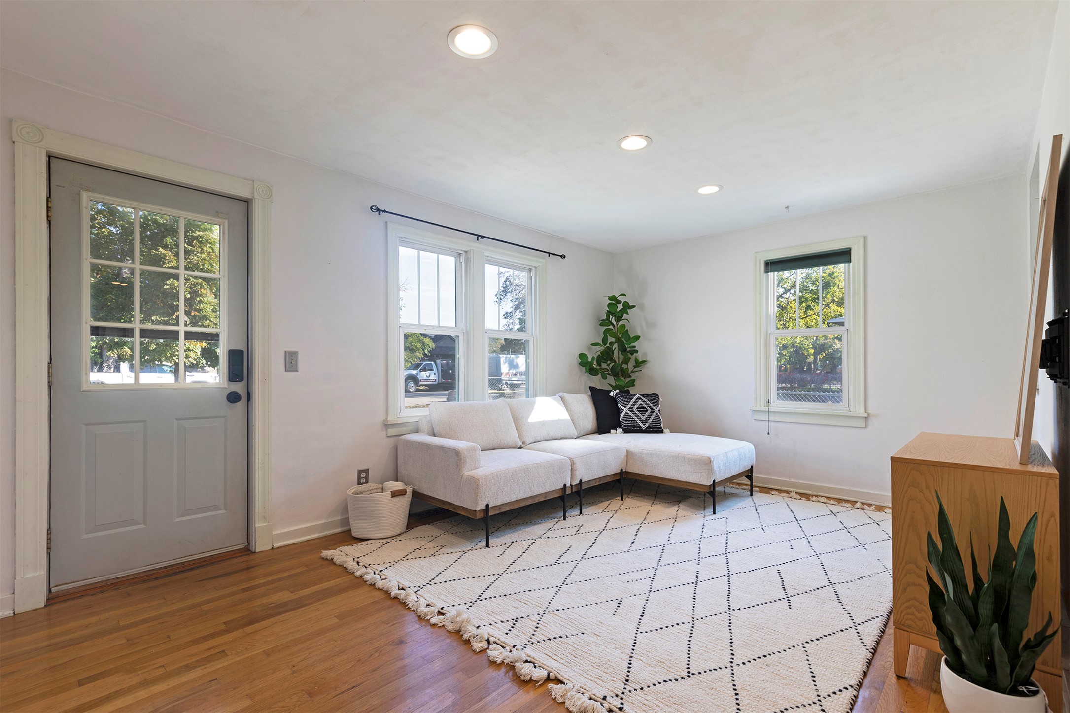 1423 S 4th Street W