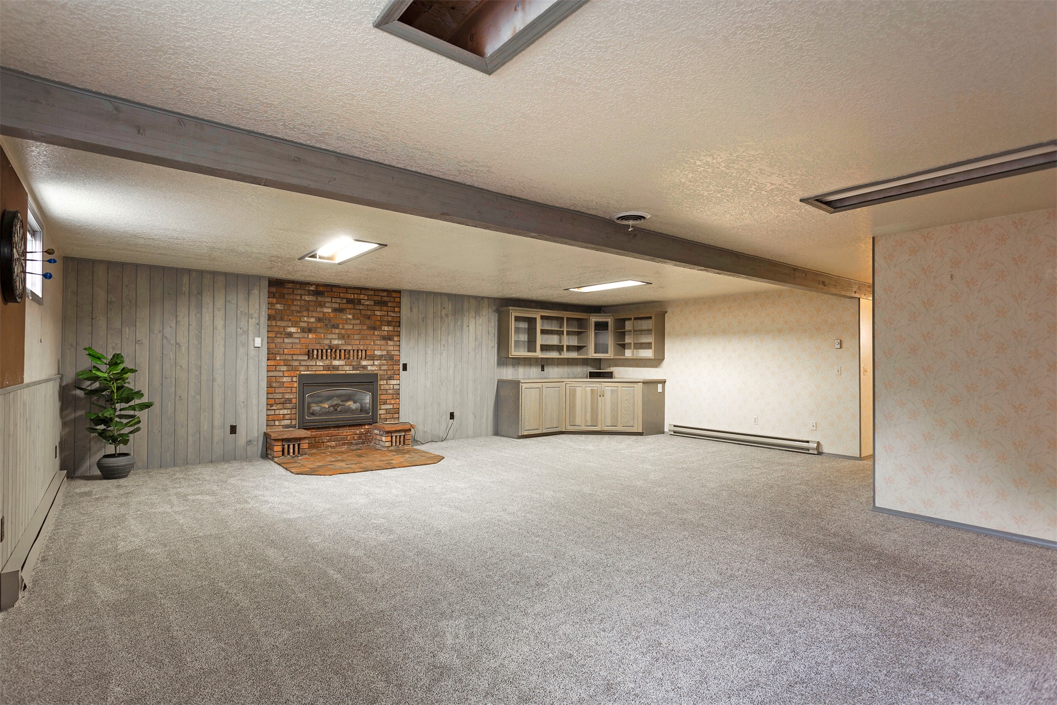 924 Gladis Drive