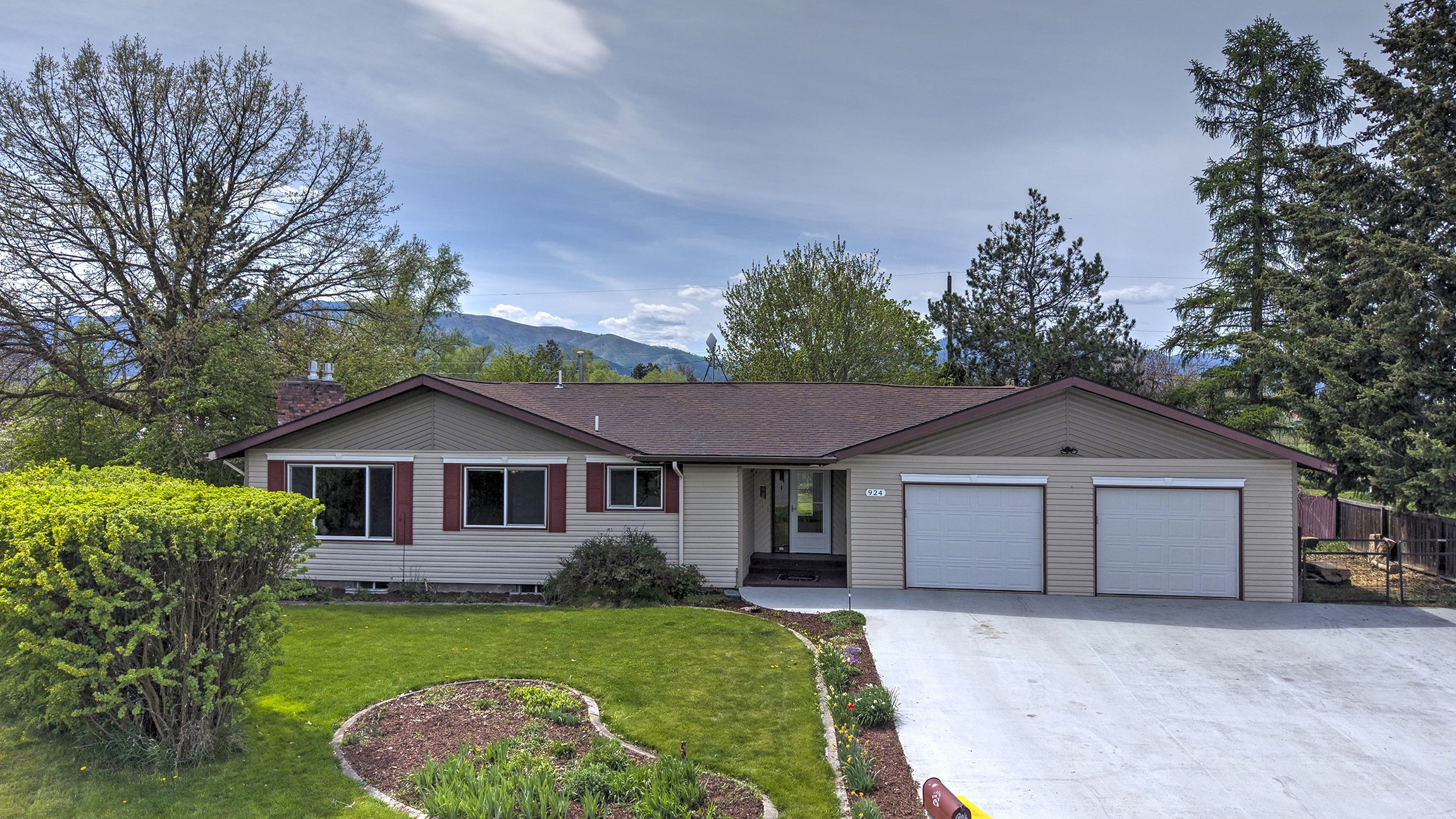 924 Gladis Drive