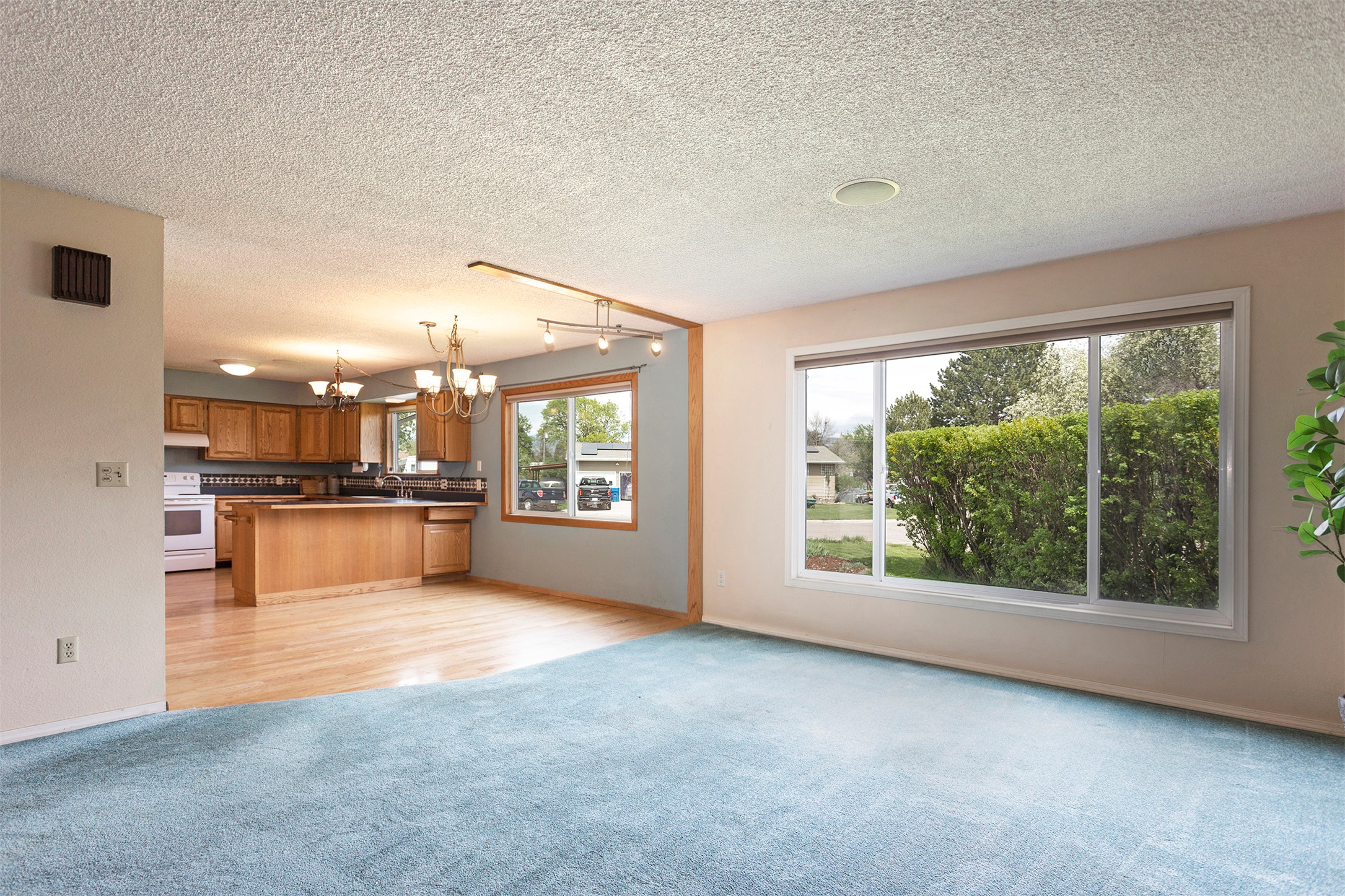924 Gladis Drive