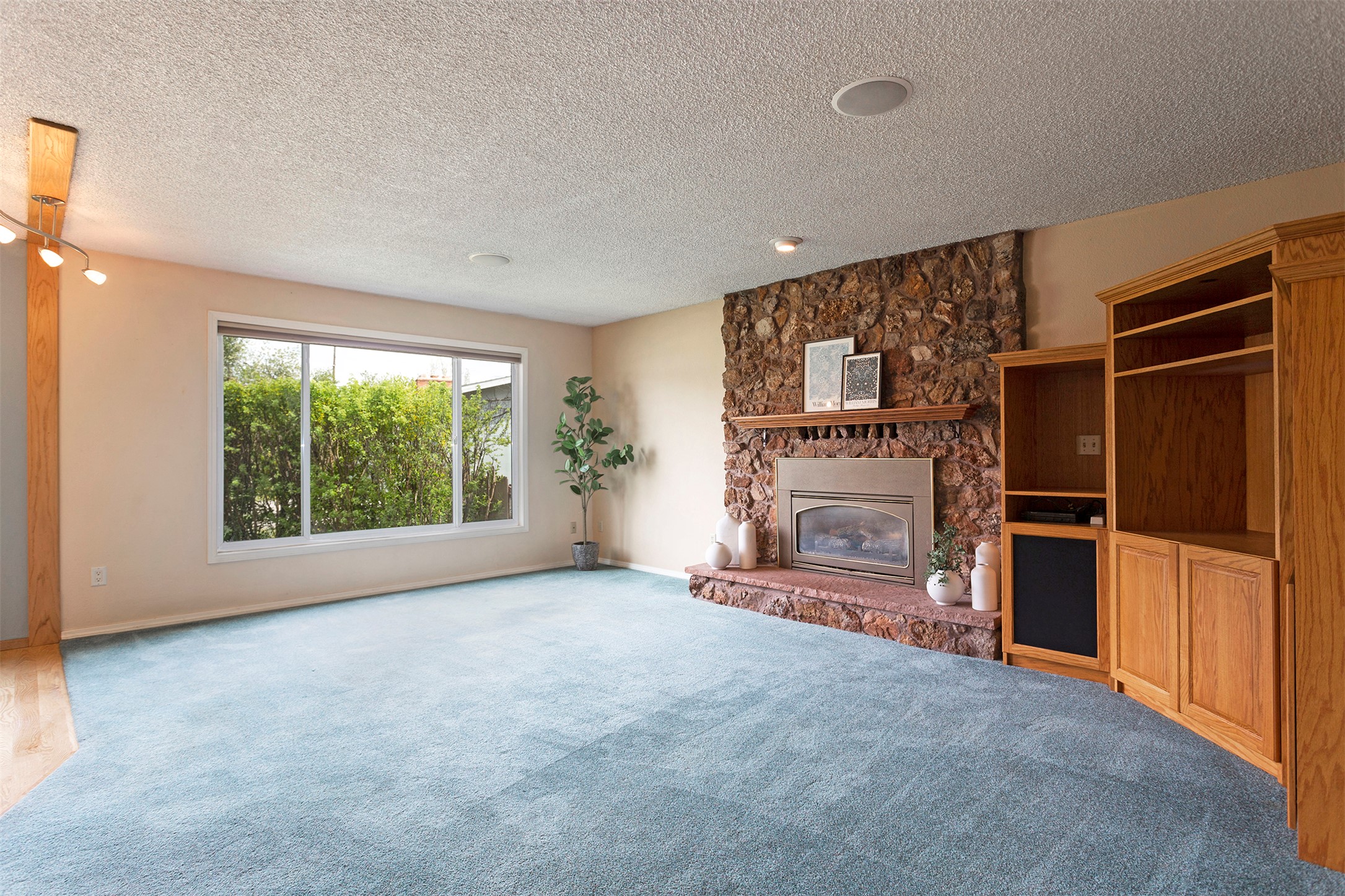 924 Gladis Drive