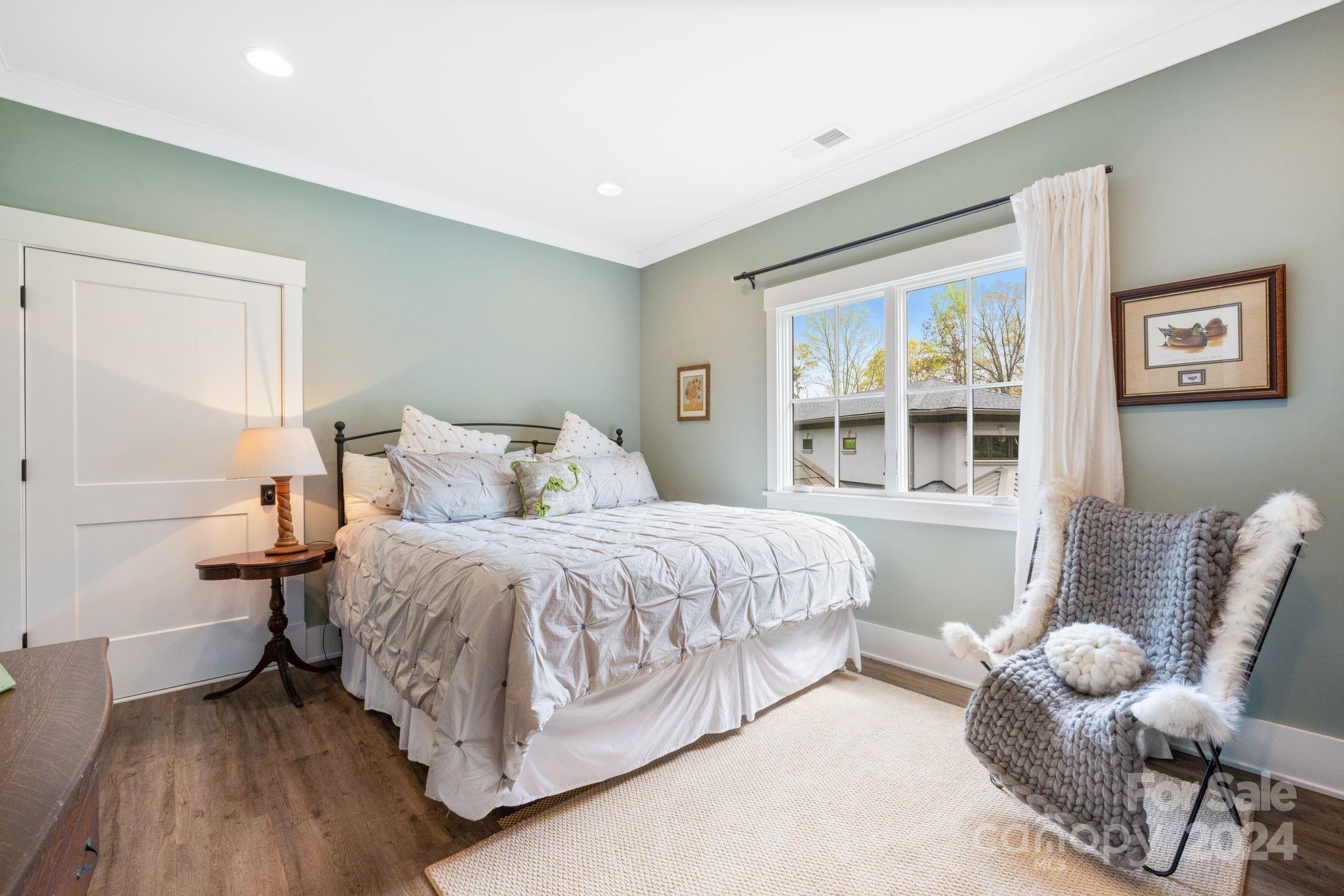 7334 Lakeridge Drive