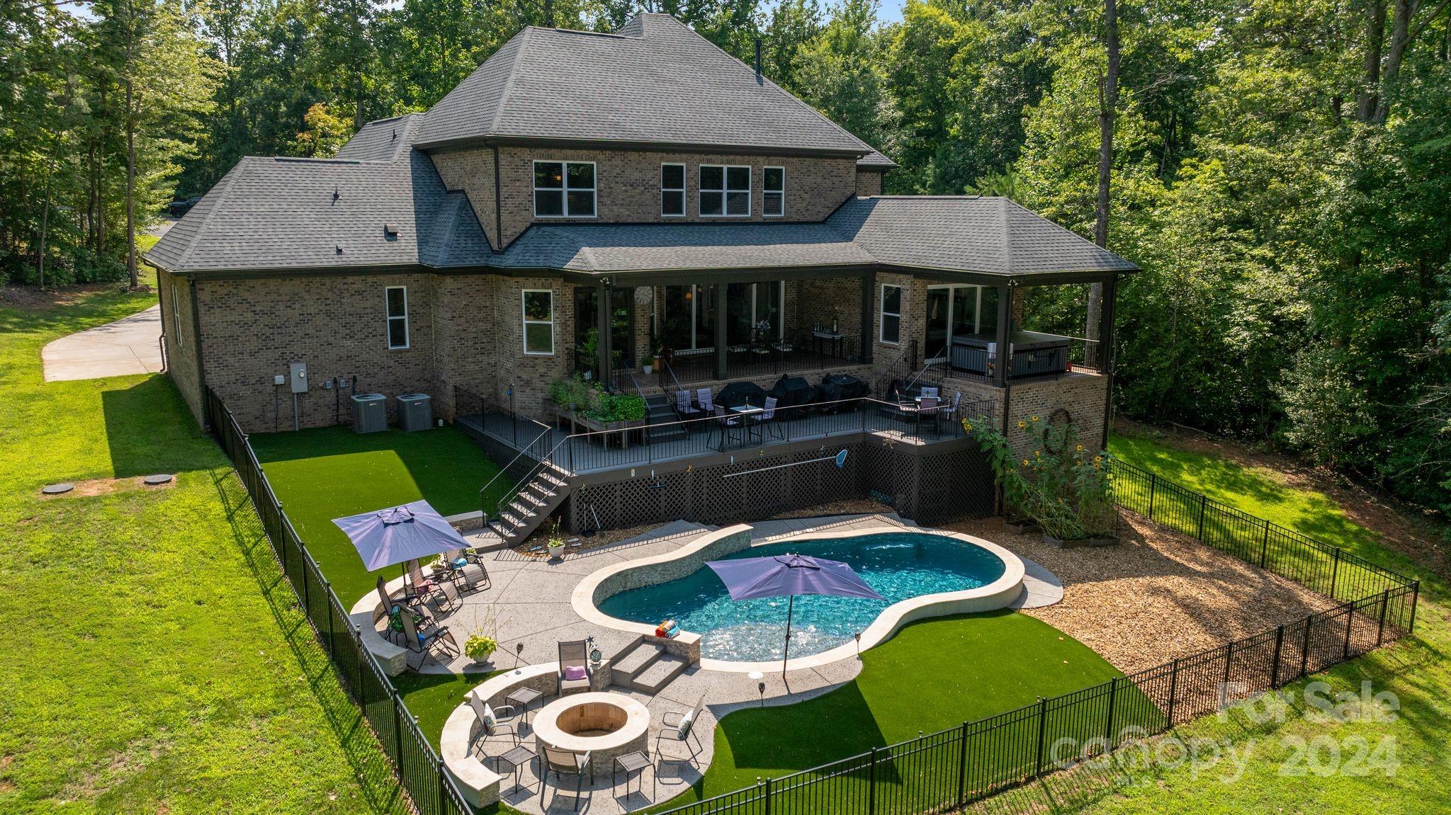 7086 Hawk Shadow Lane