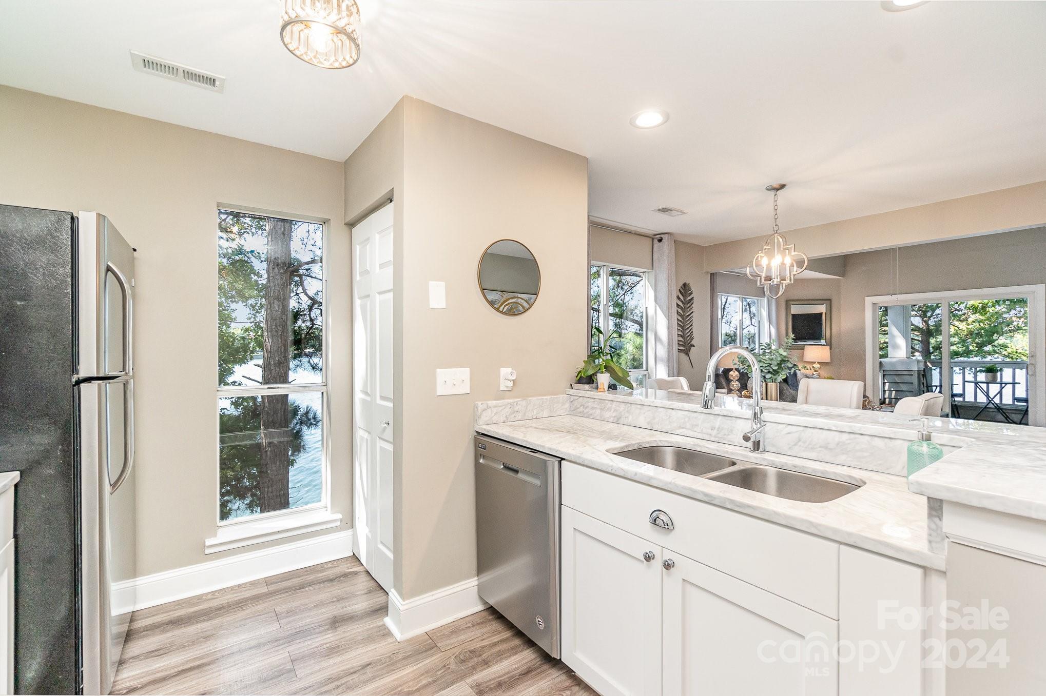 903 Southwest Drive Unit: 903