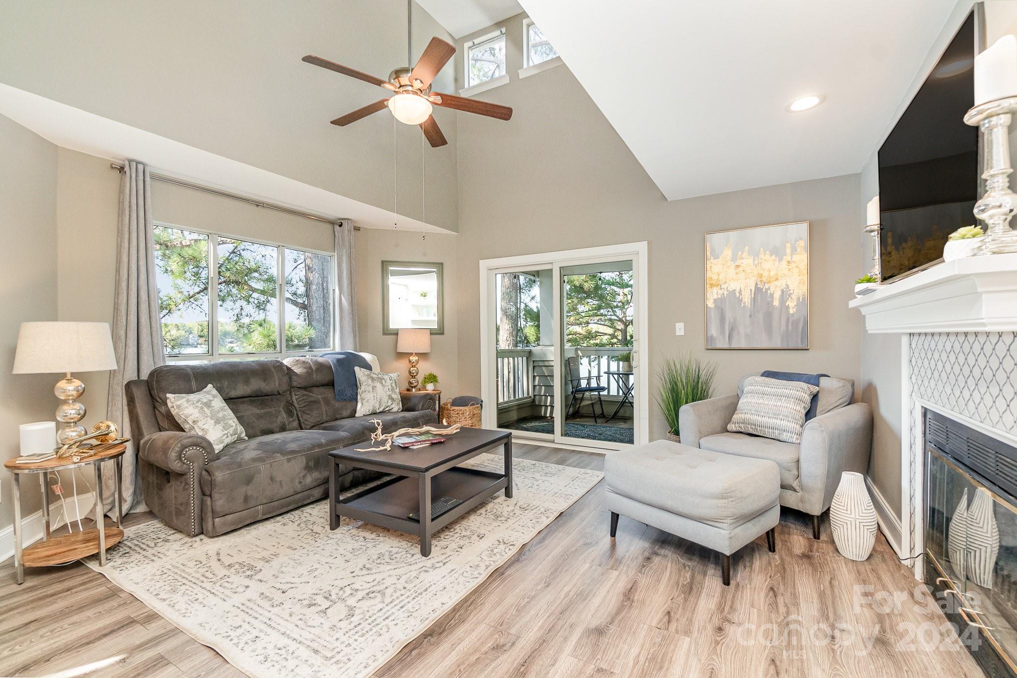 903 Southwest Drive Unit: 903