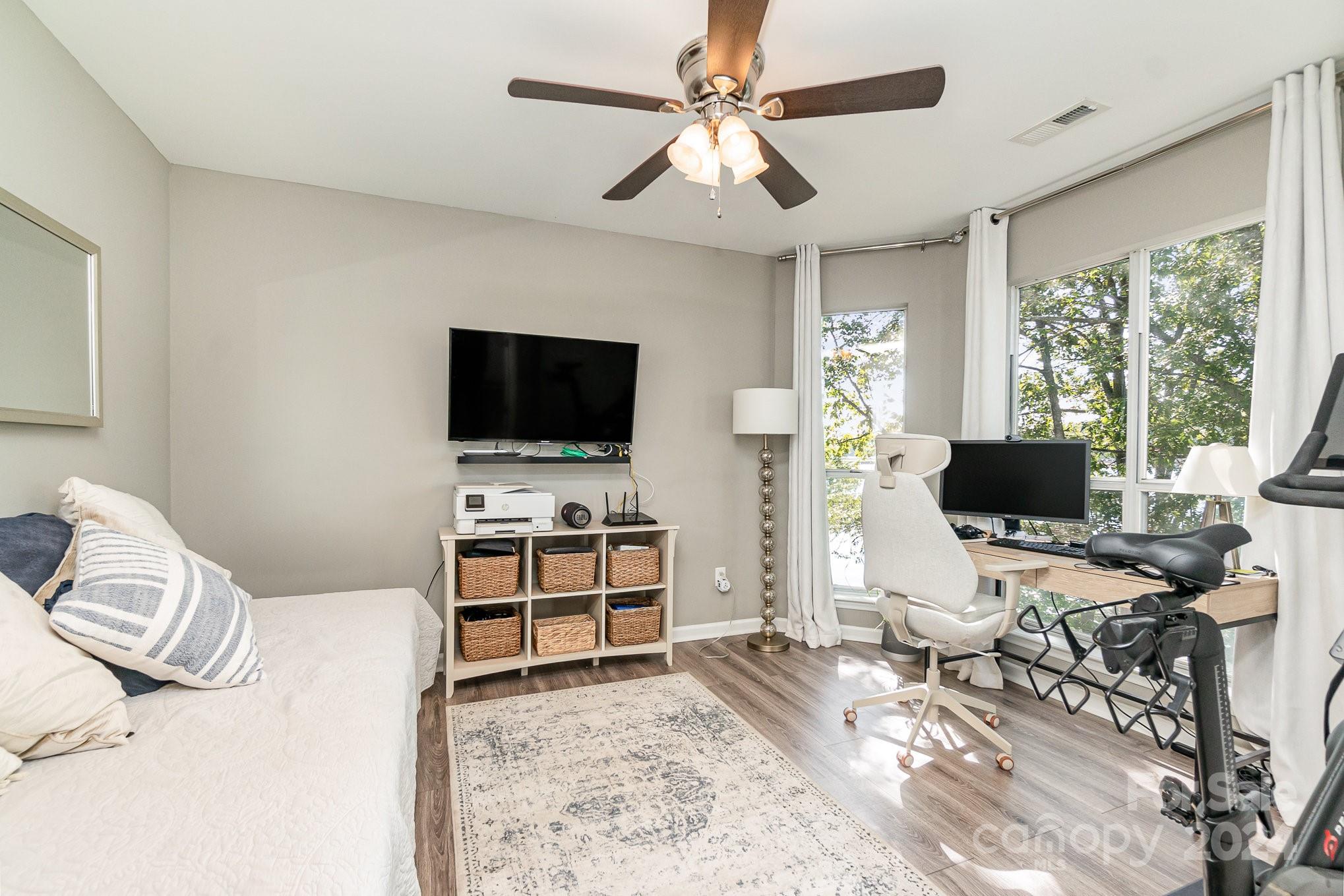 903 Southwest Drive Unit: 903