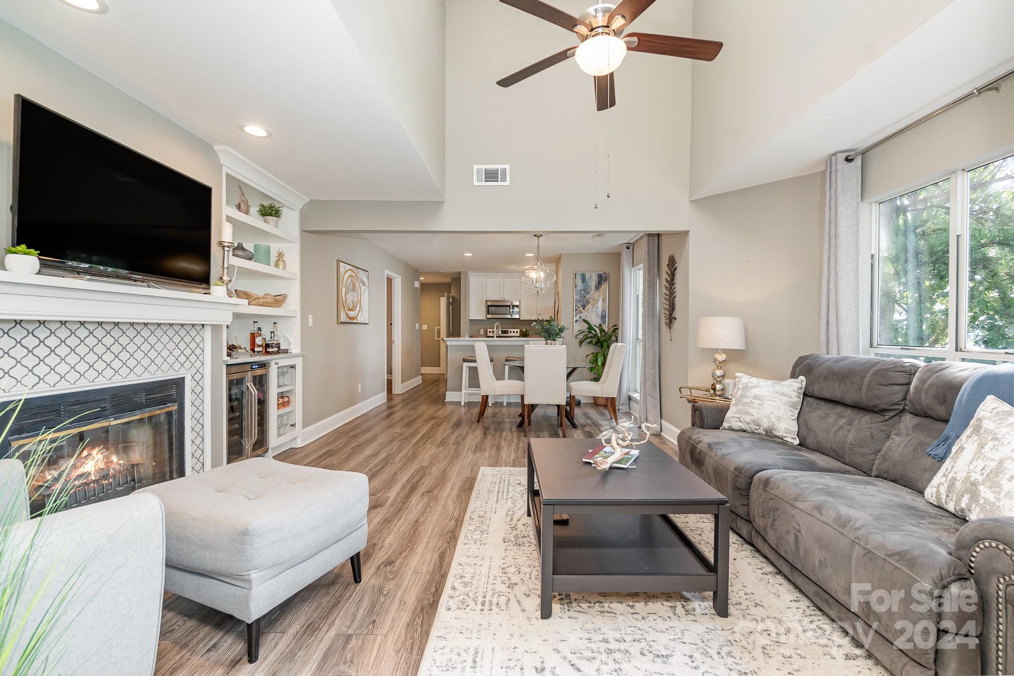 903 Southwest Drive Unit: 903