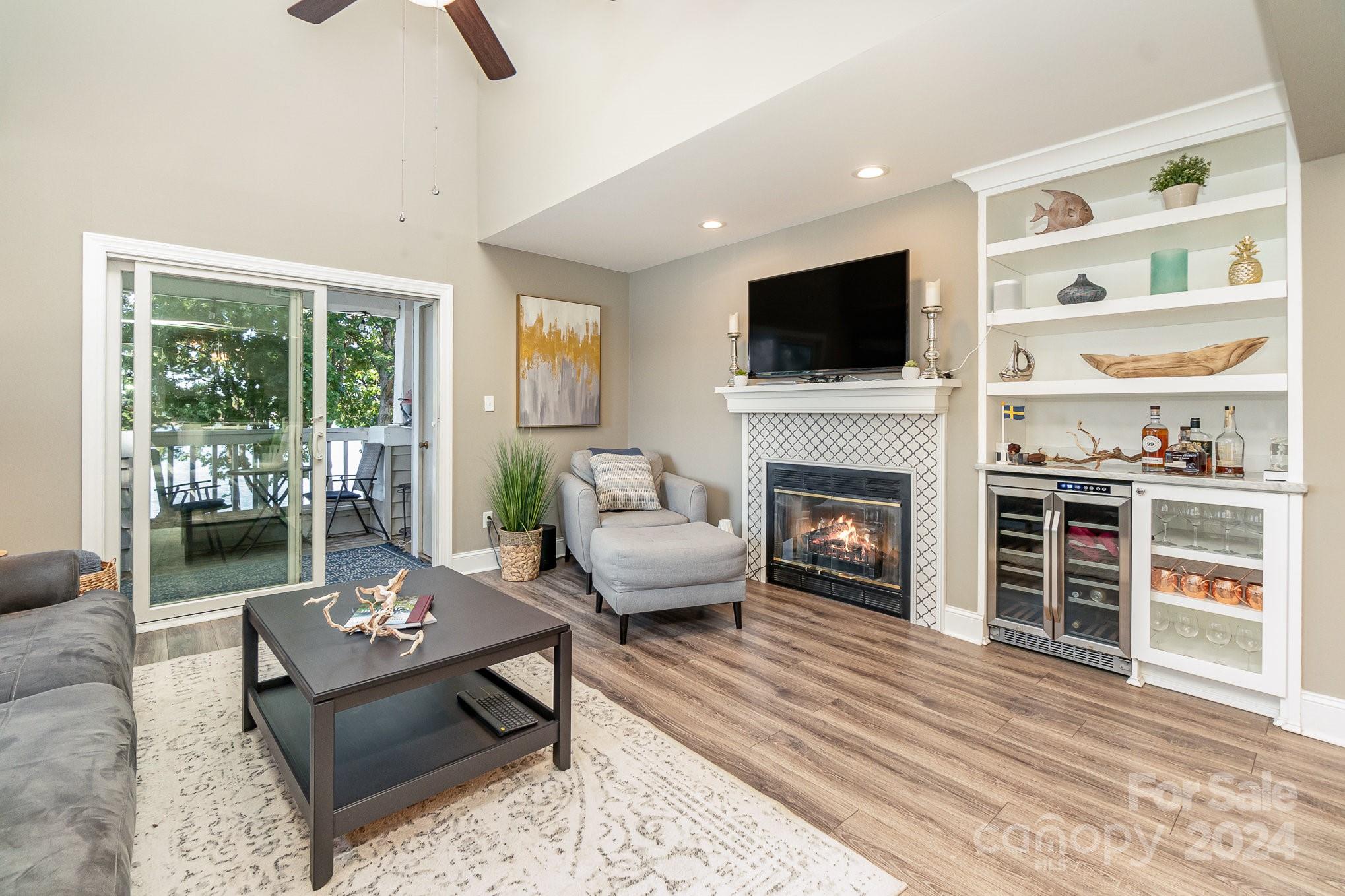 903 Southwest Drive Unit: 903