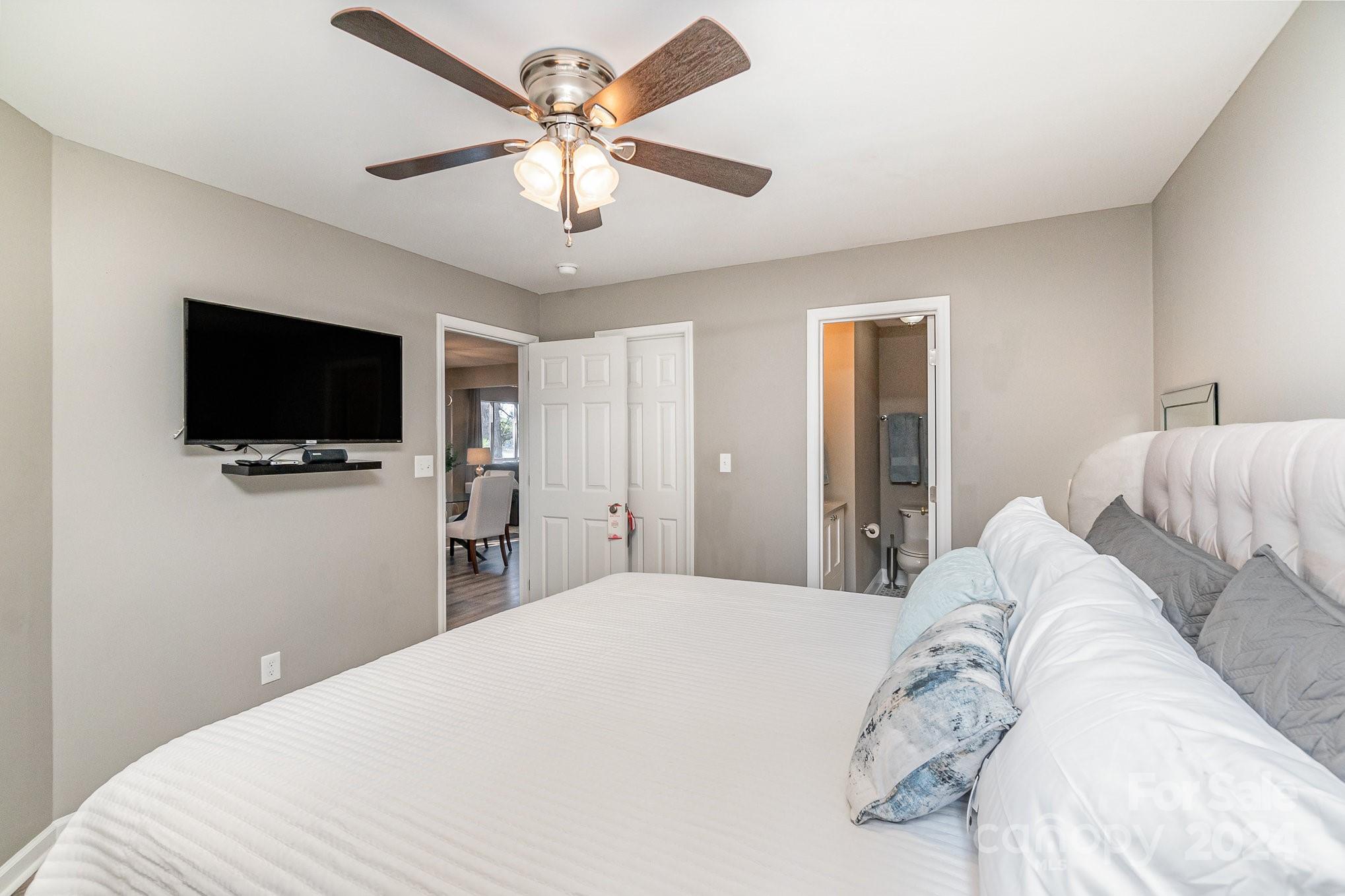 903 Southwest Drive Unit: 903