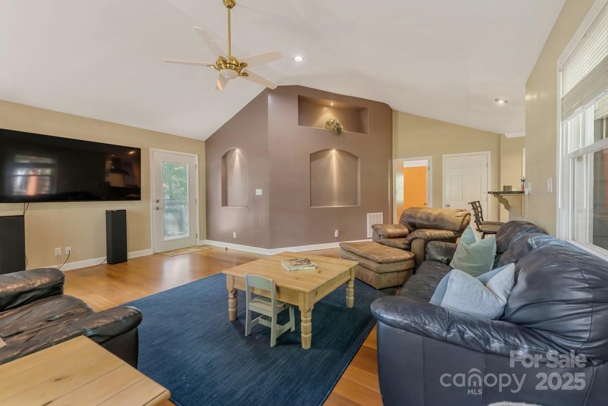 110 Lakeland Road Unit: 19