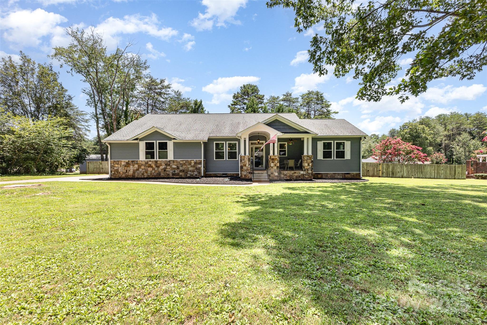 1225 Edgewood Court