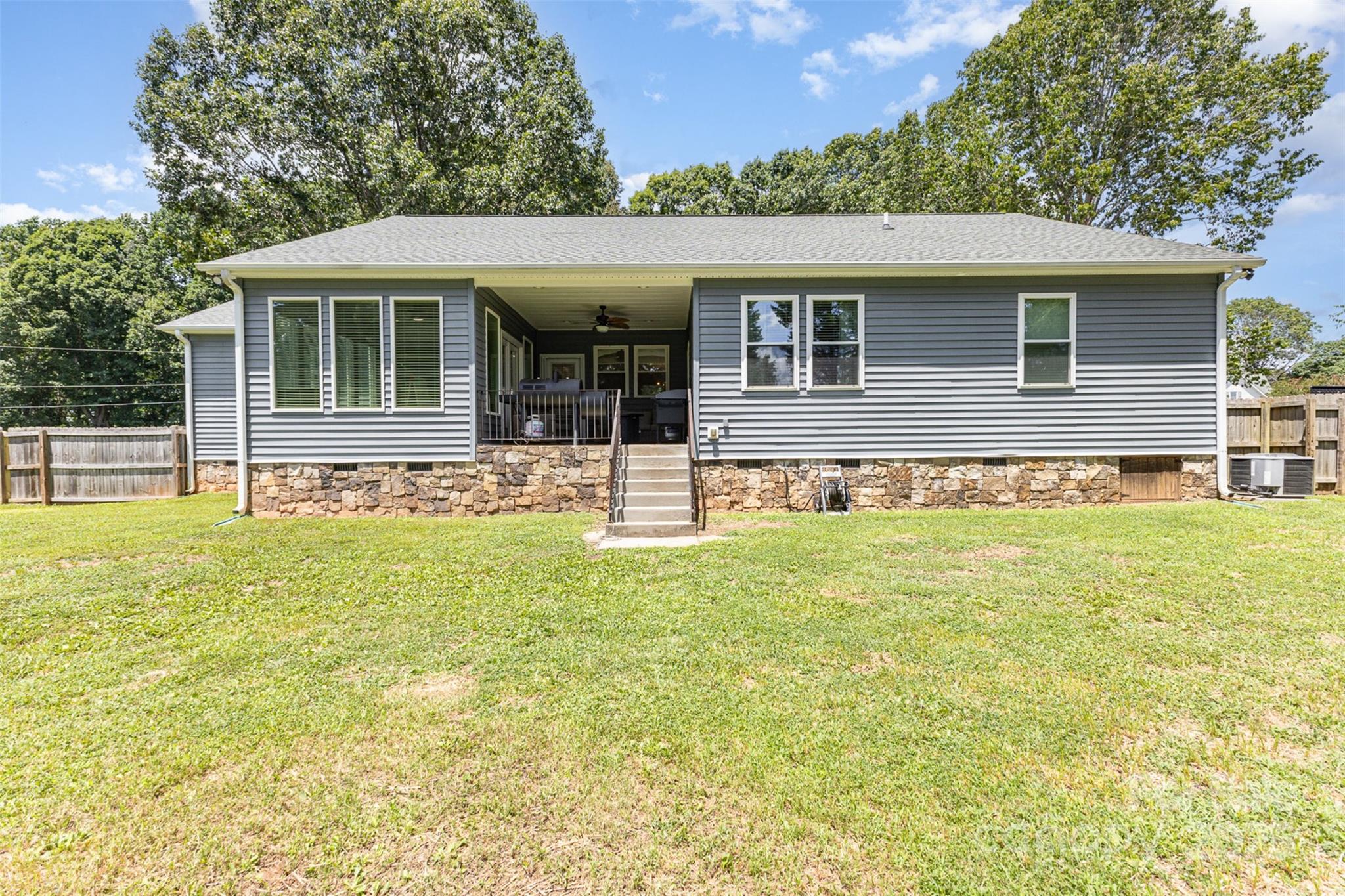 1225 Edgewood Court