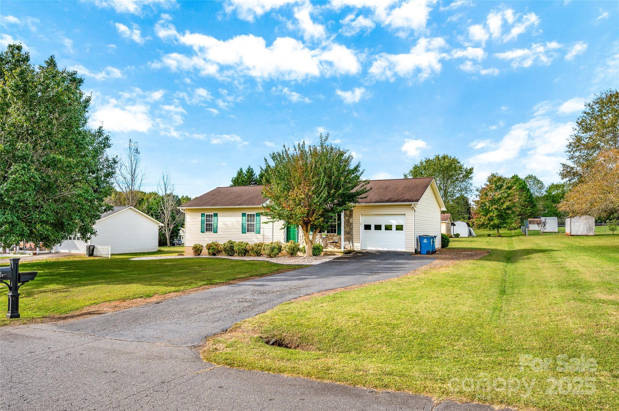 48 Jeannes Court