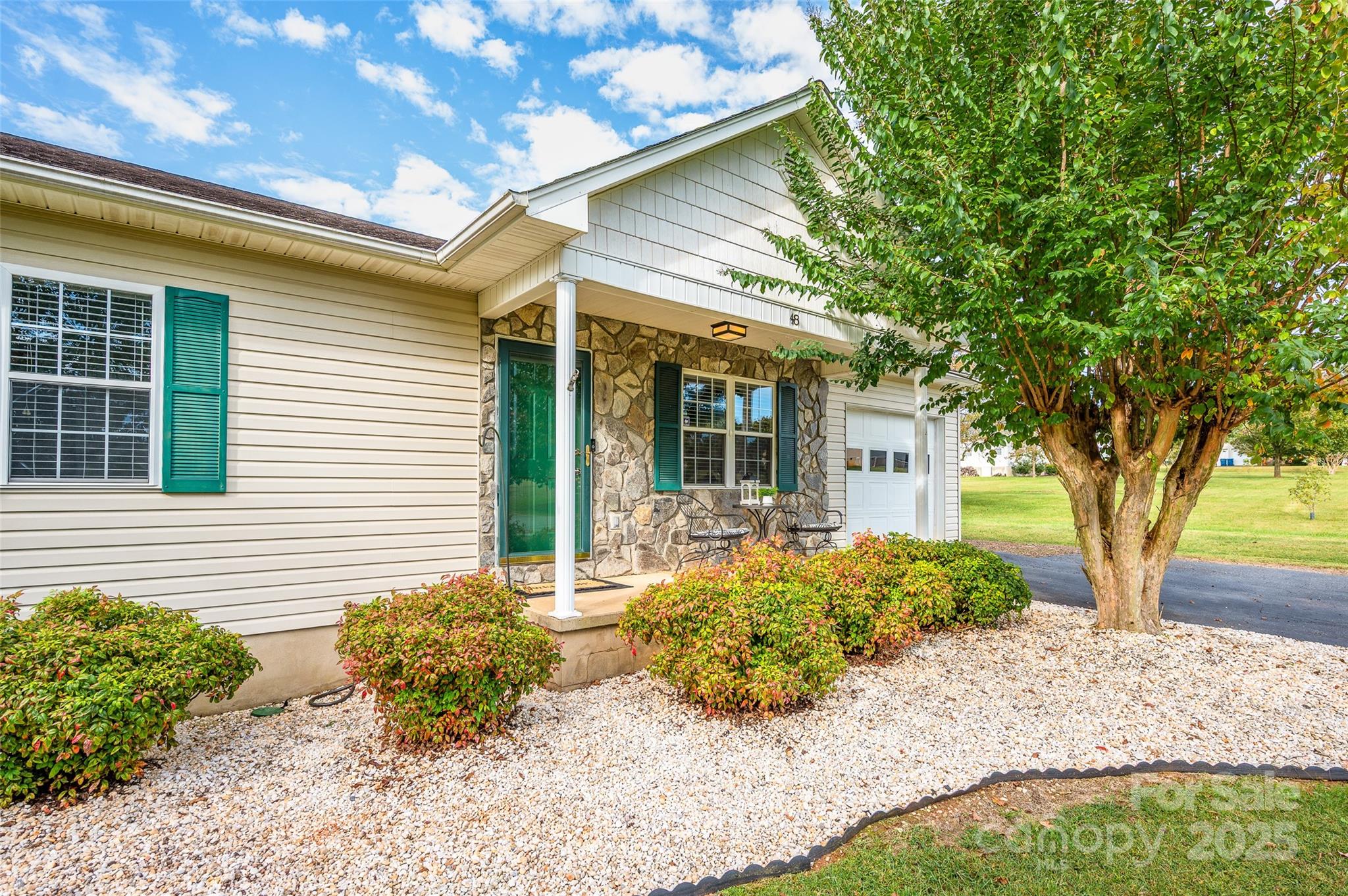 48 Jeannes Court