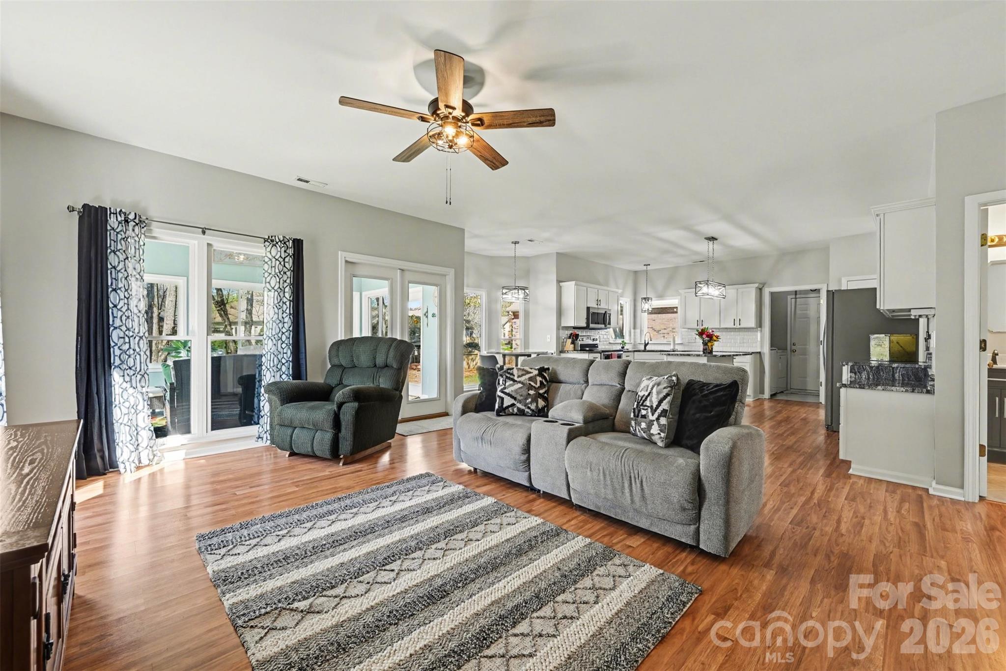 586 Gatsby Place NW