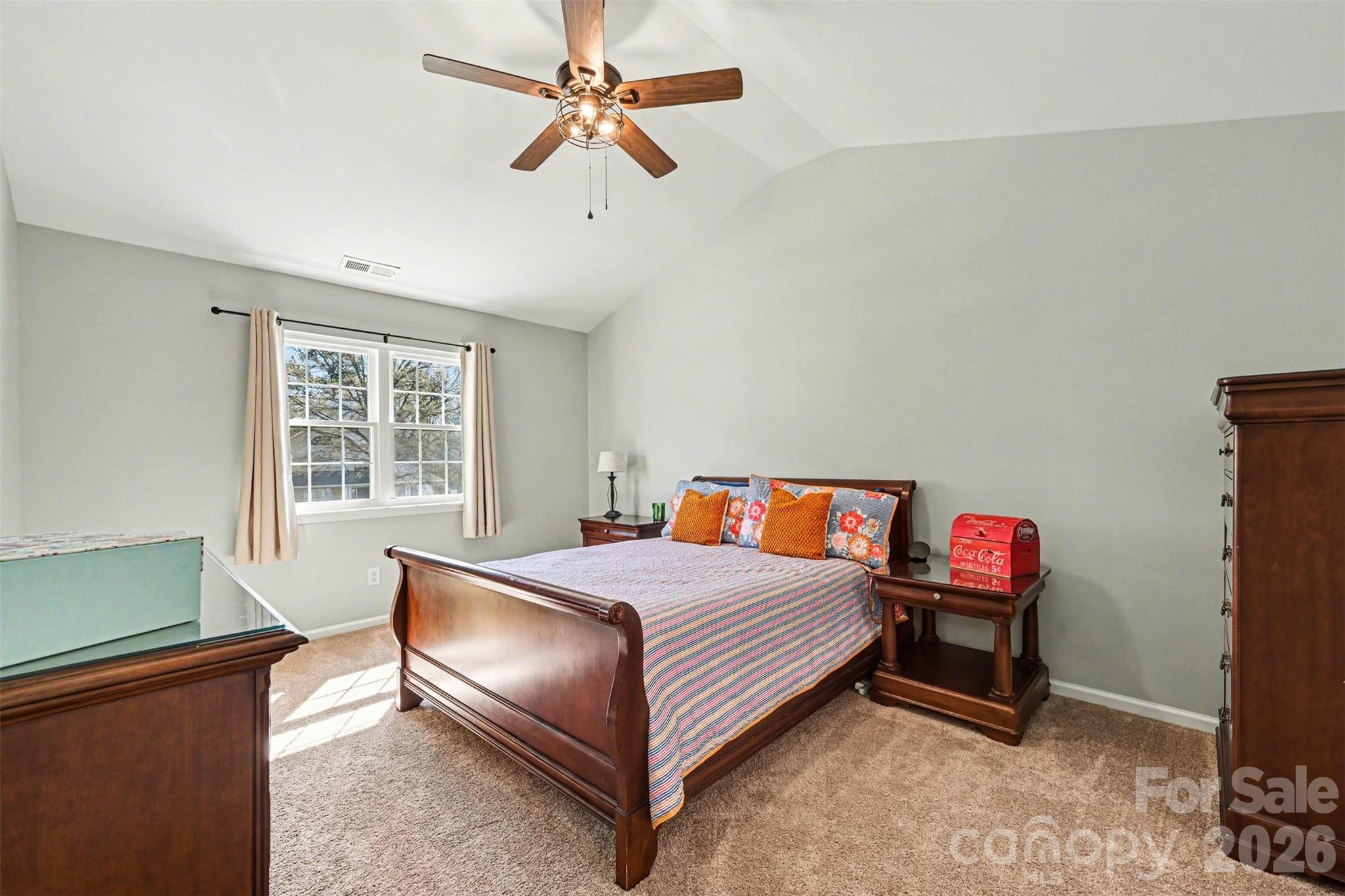 586 Gatsby Place NW