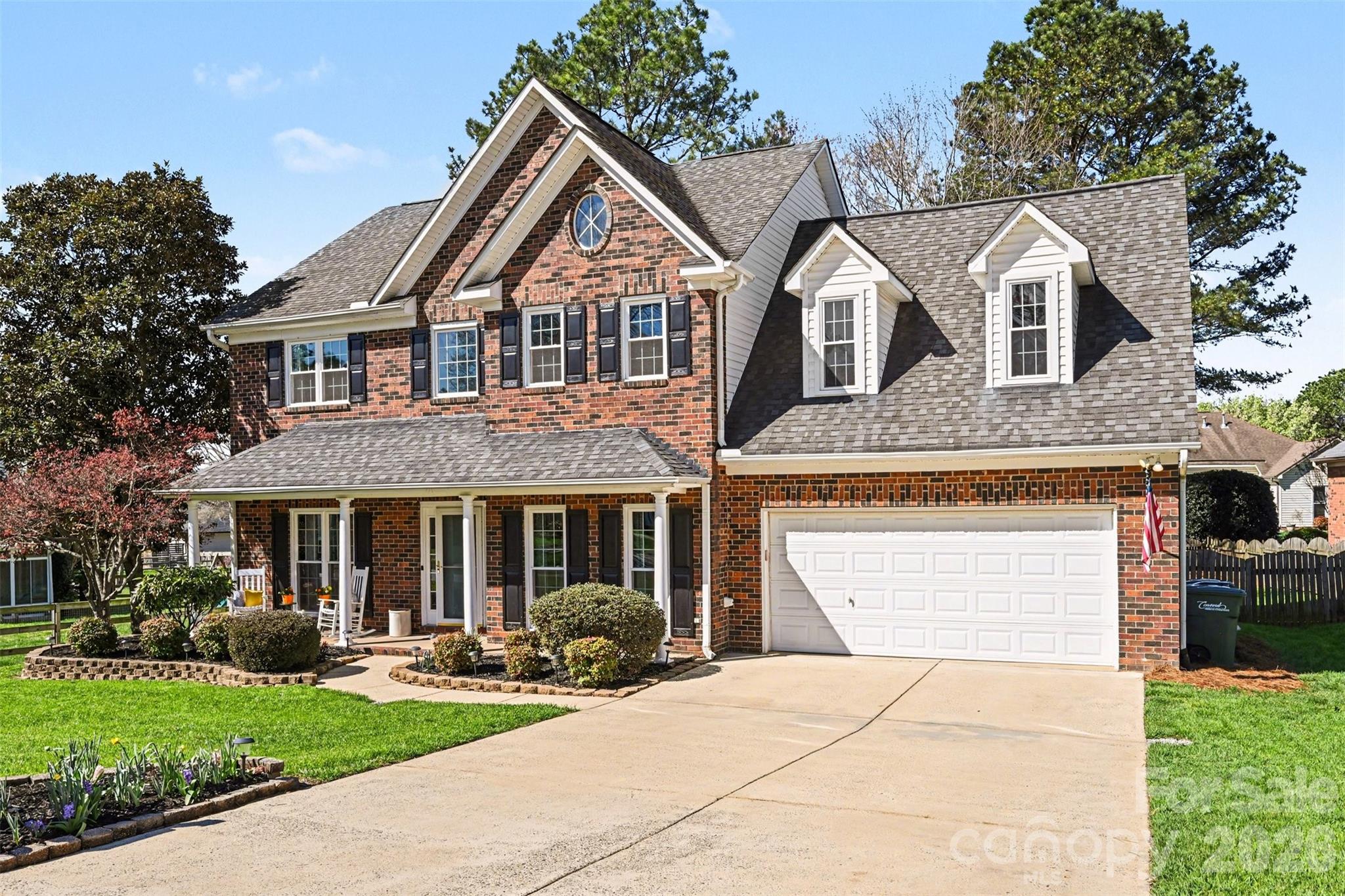 586 Gatsby Place NW