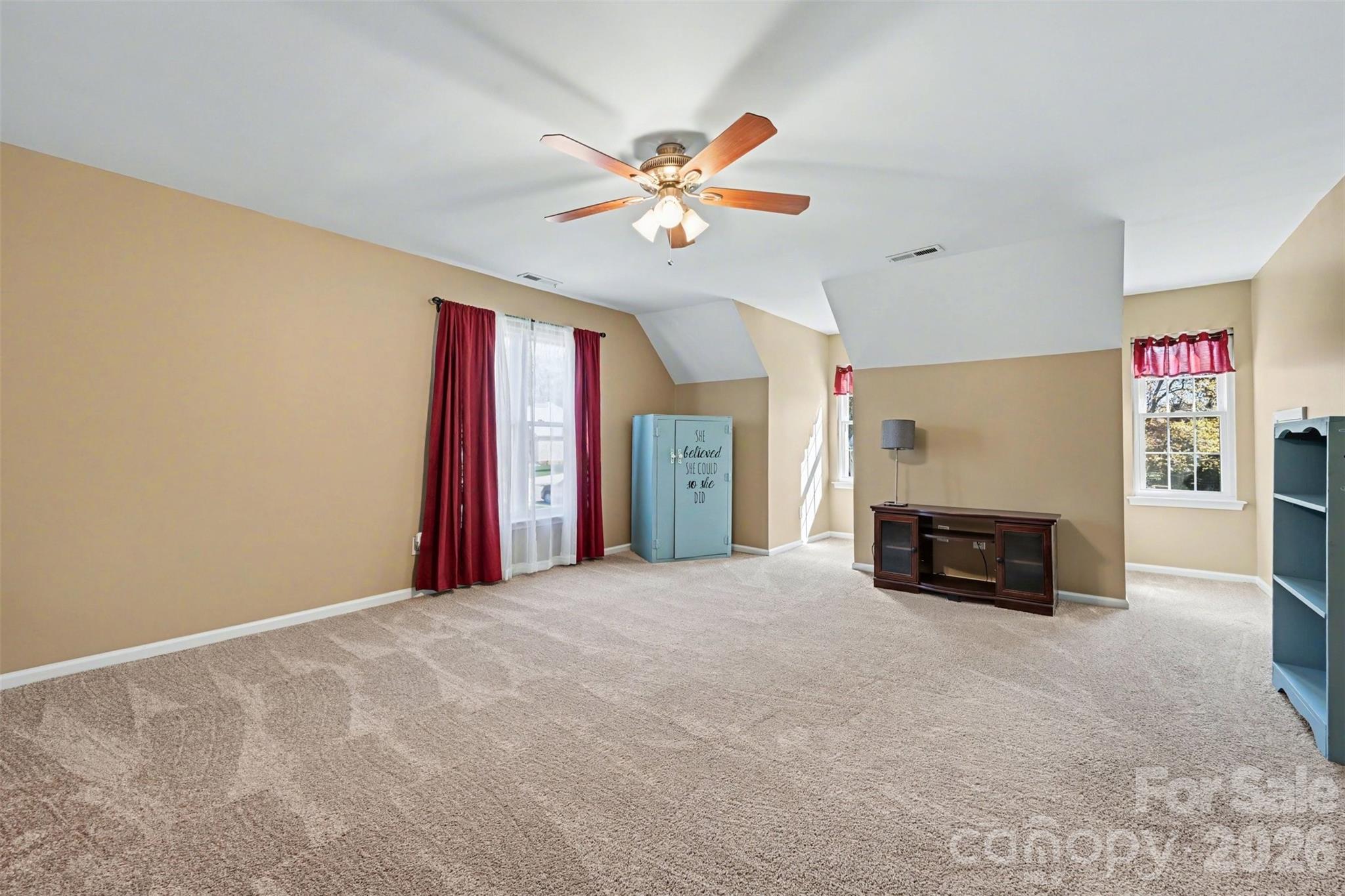 586 Gatsby Place NW