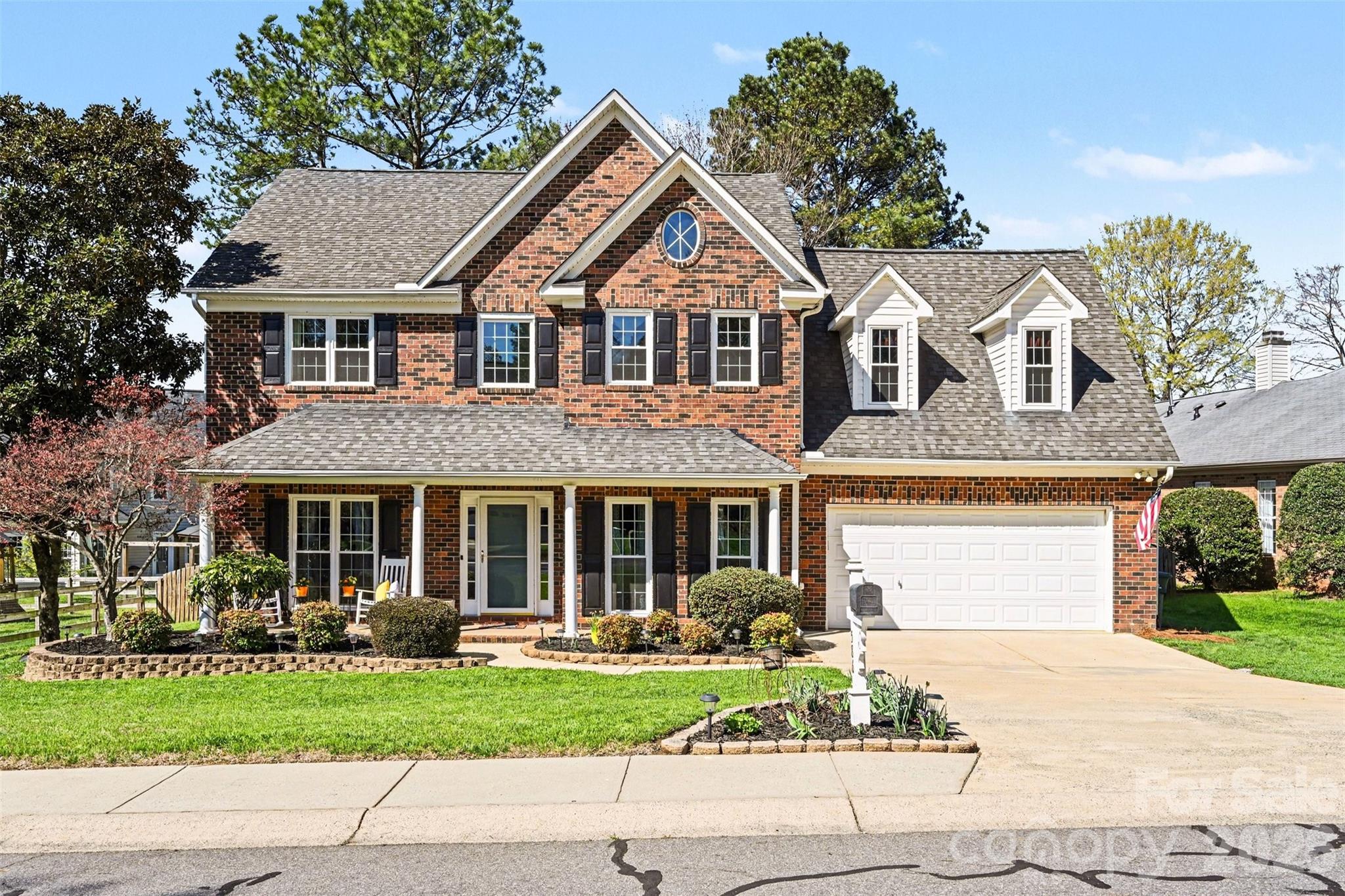 586 Gatsby Place NW
