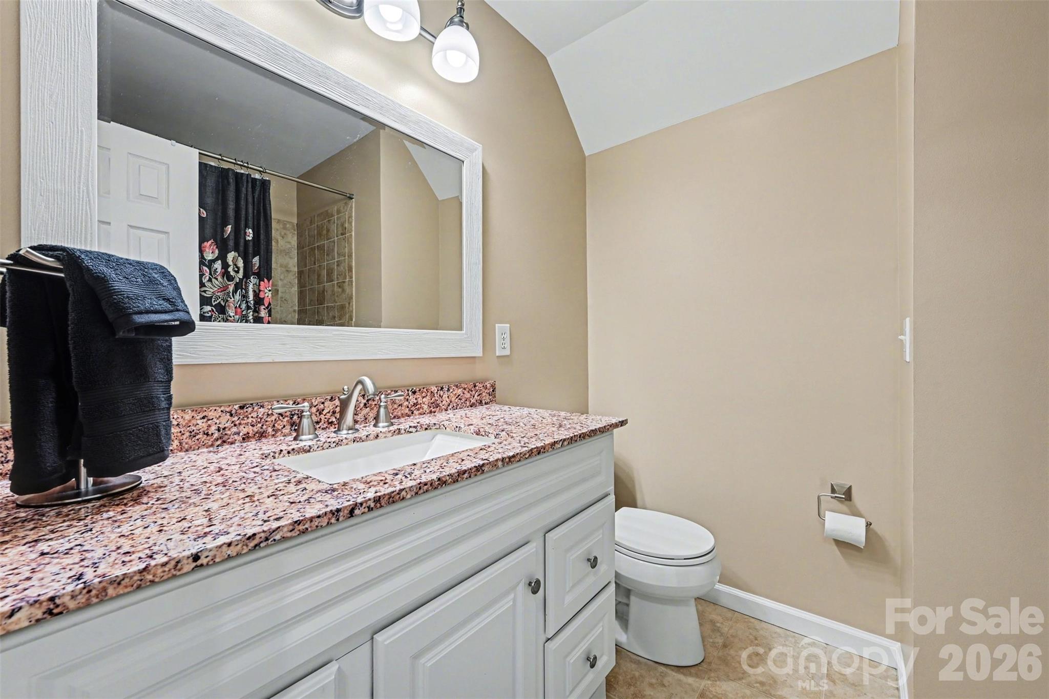 586 Gatsby Place NW
