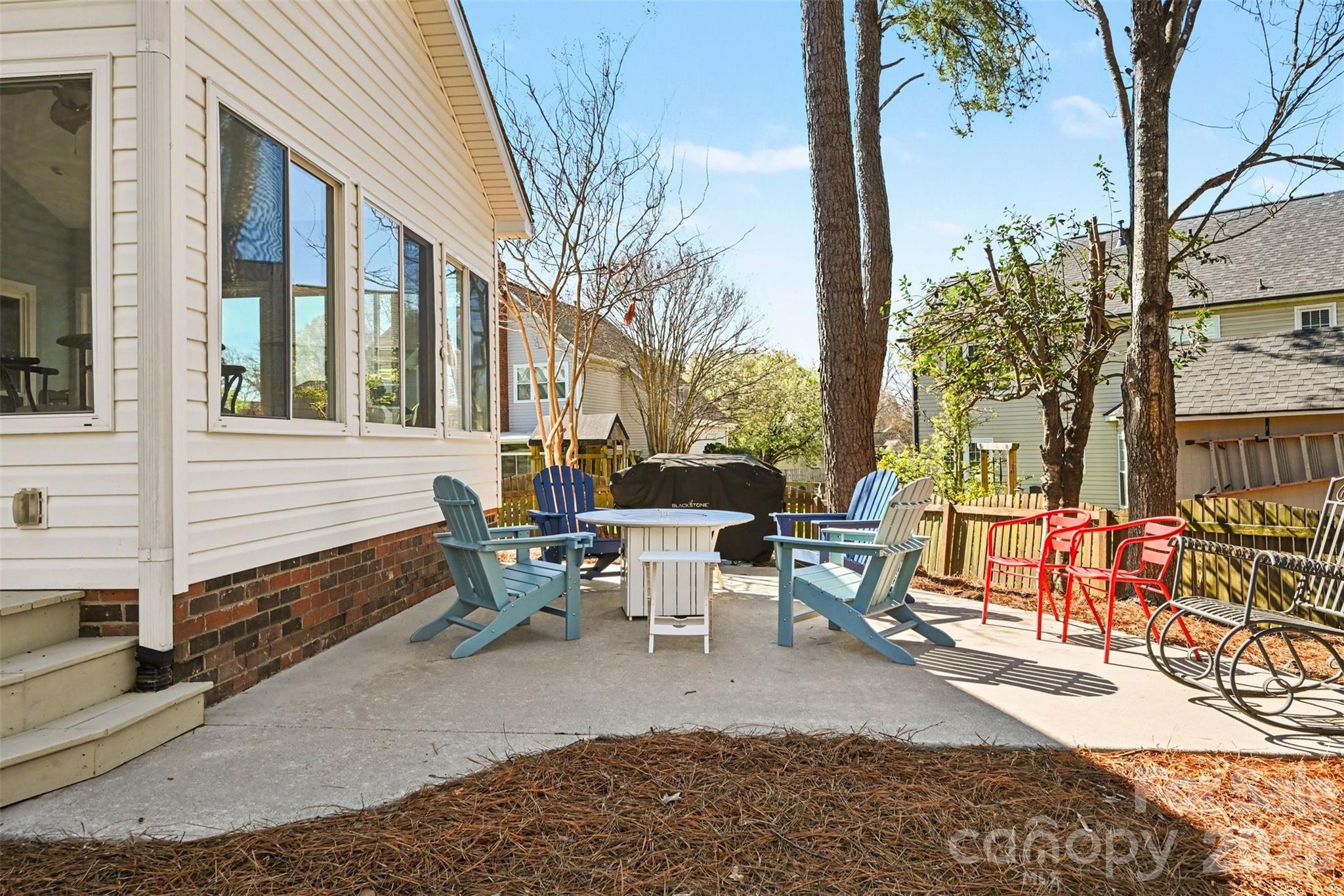 586 Gatsby Place NW