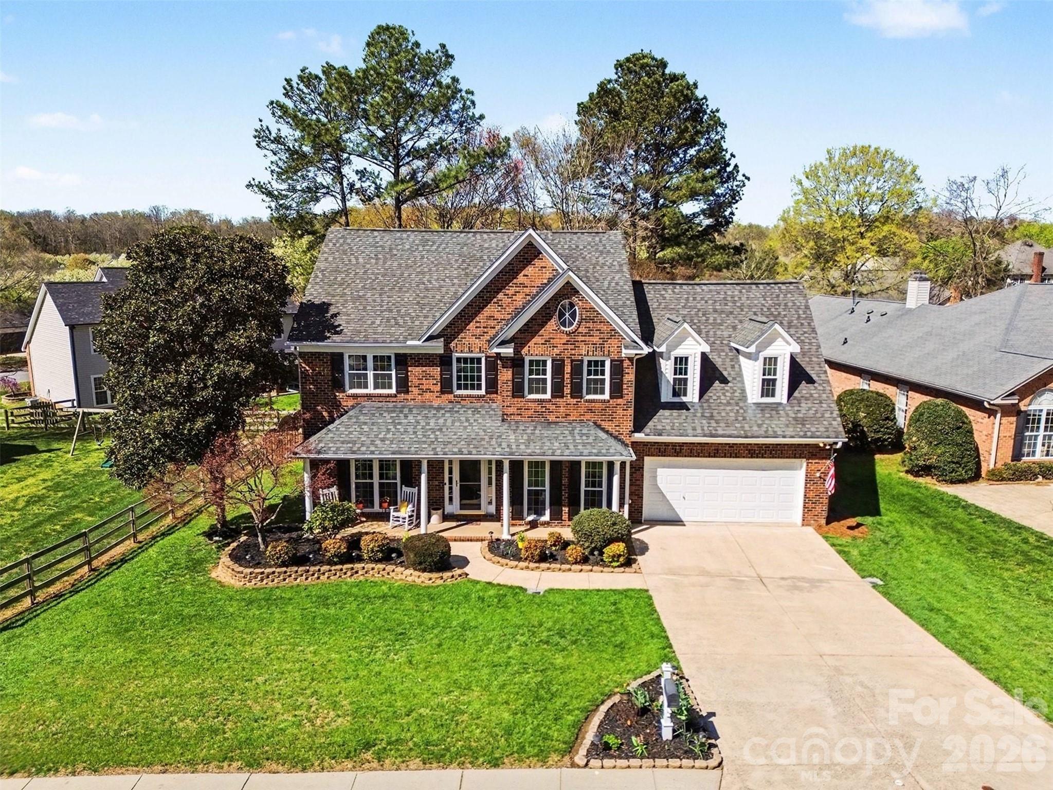 586 Gatsby Place NW