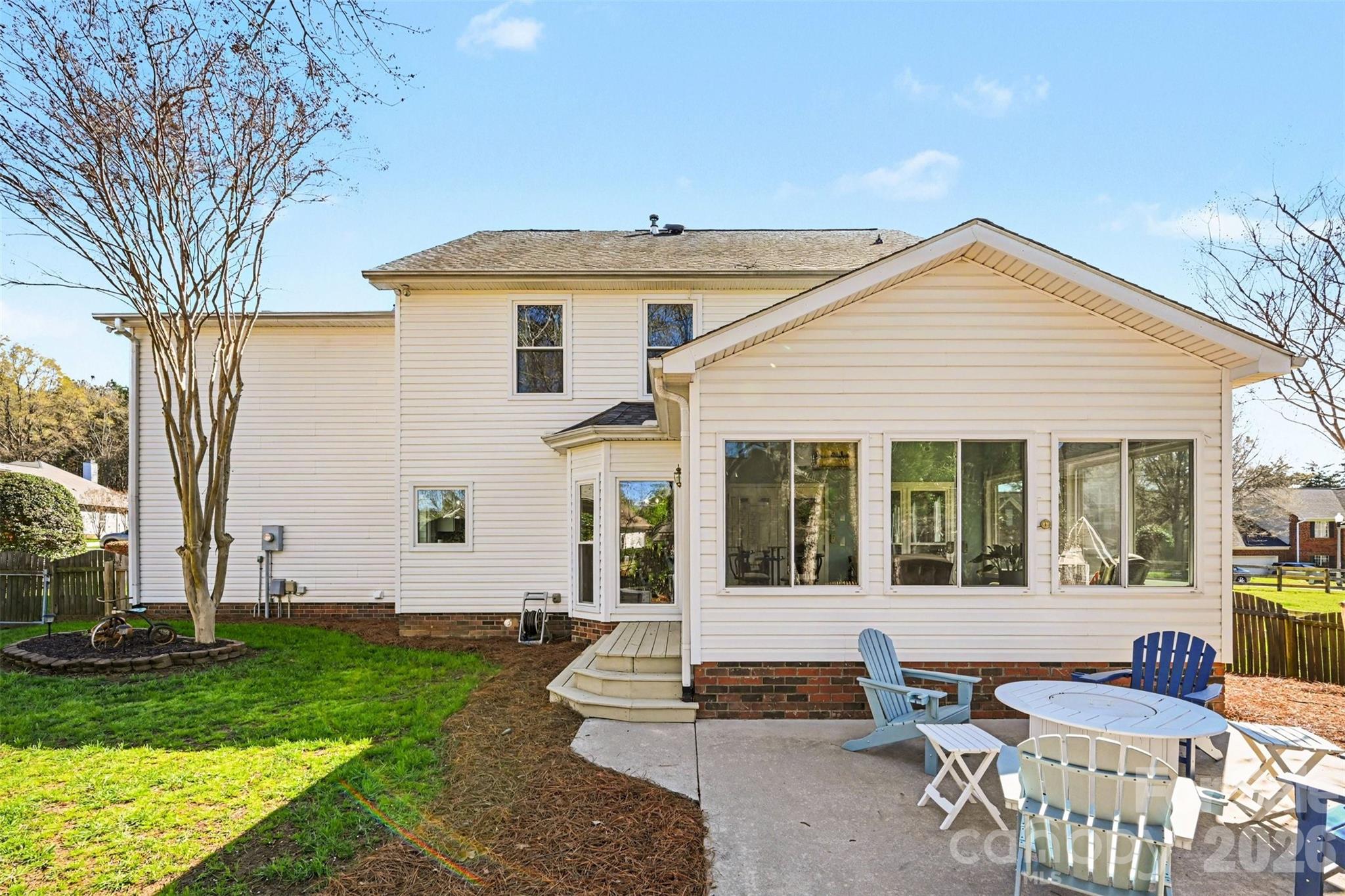 586 Gatsby Place NW