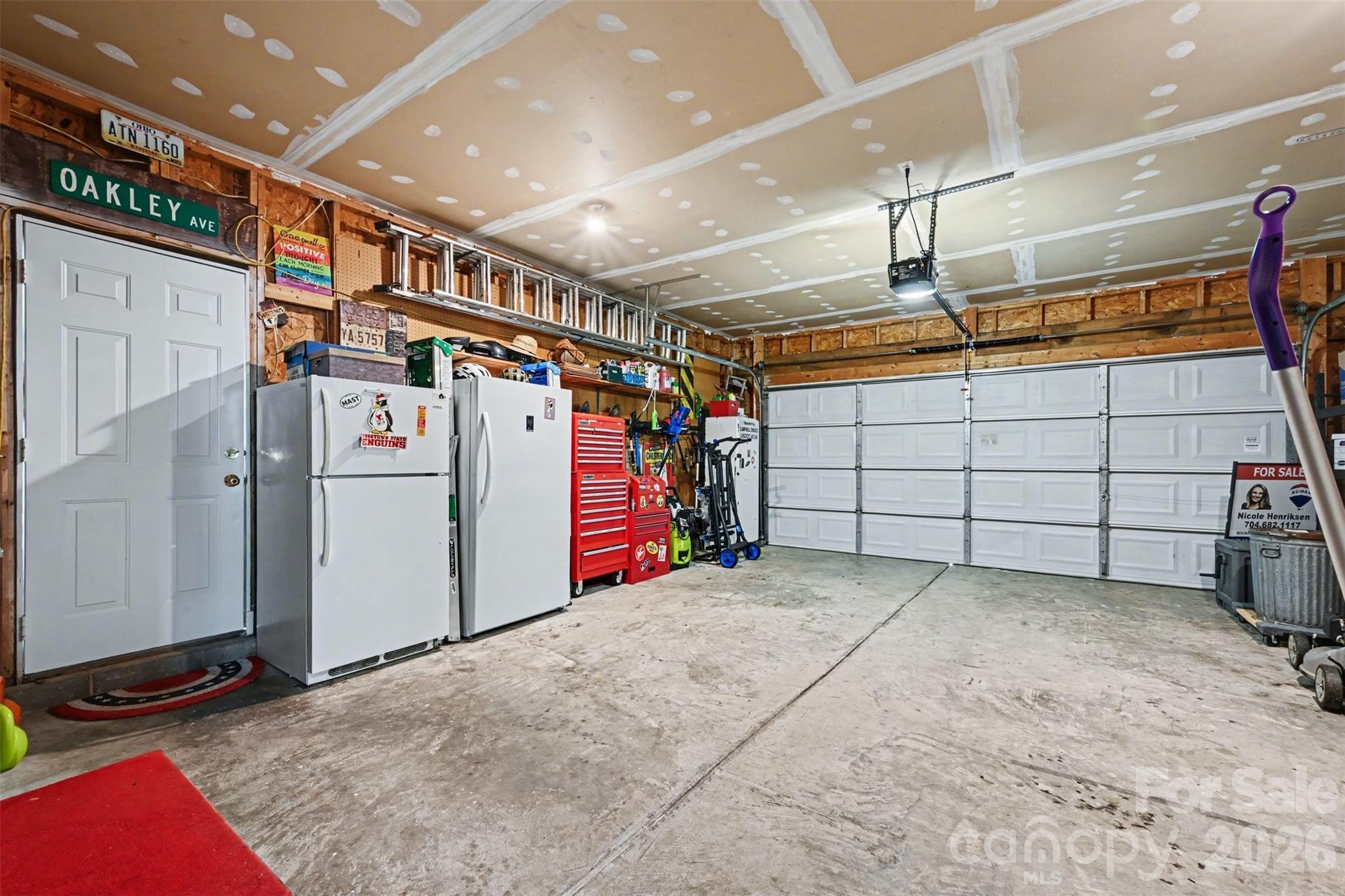 586 Gatsby Place NW