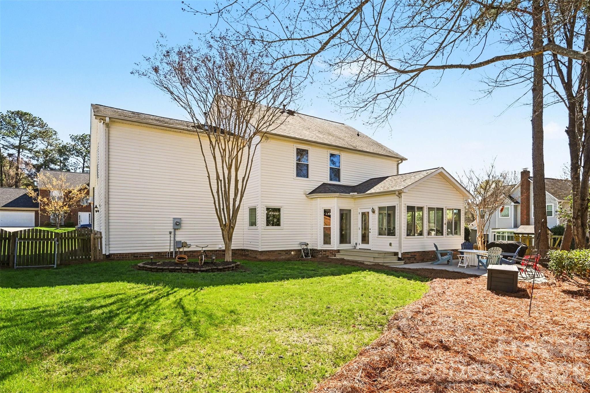 586 Gatsby Place NW