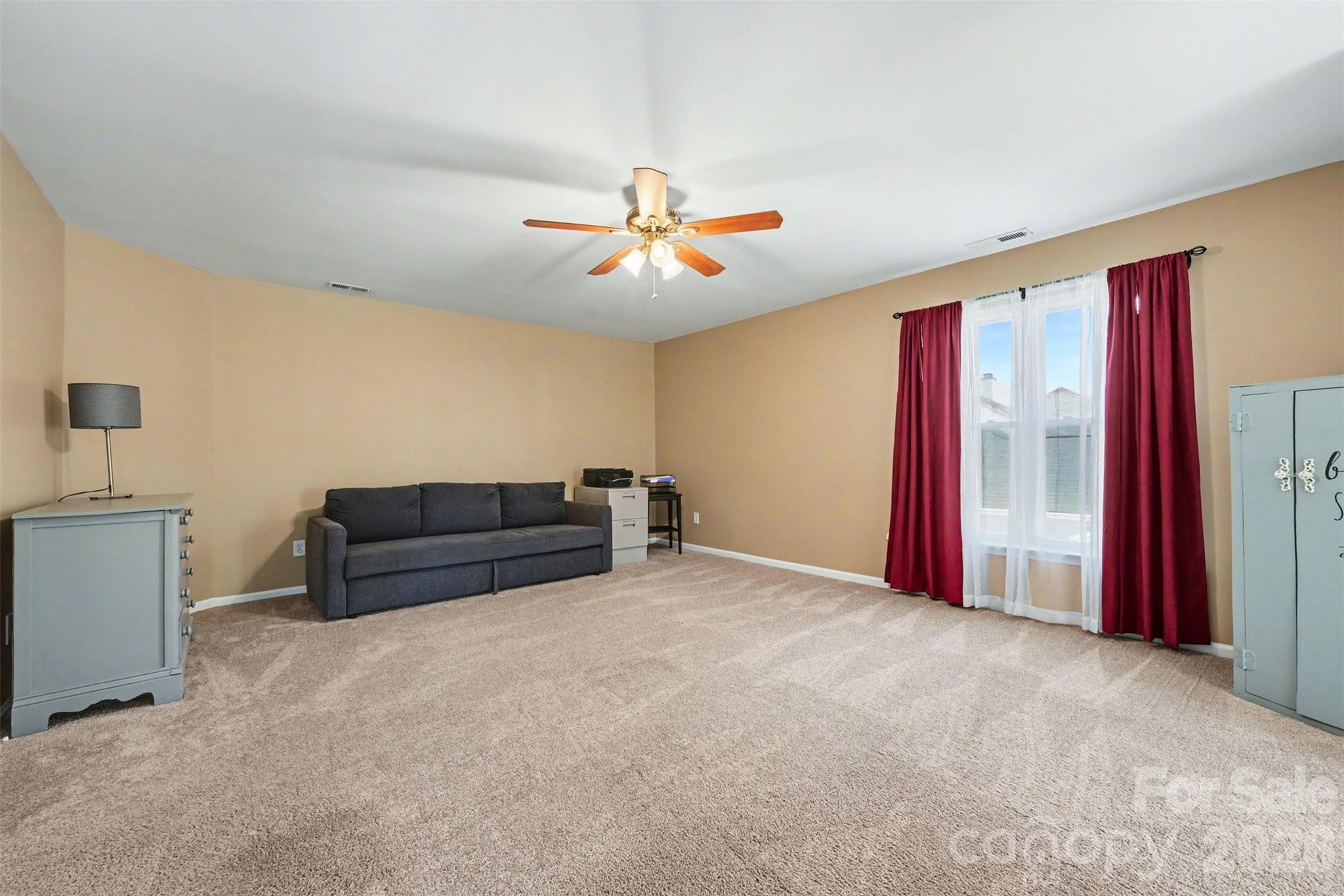 586 Gatsby Place NW