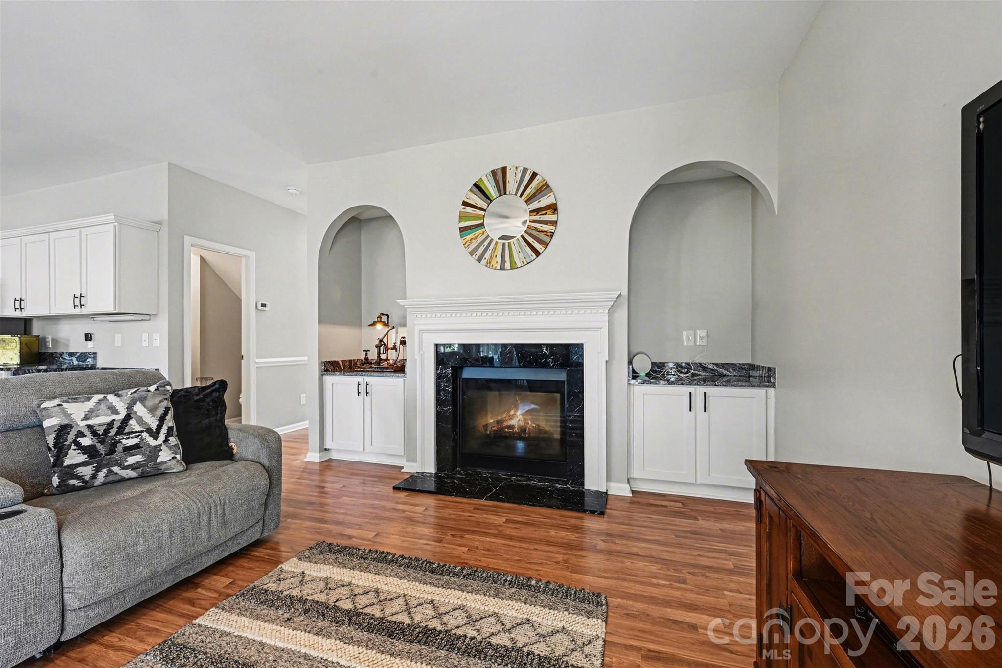 586 Gatsby Place NW