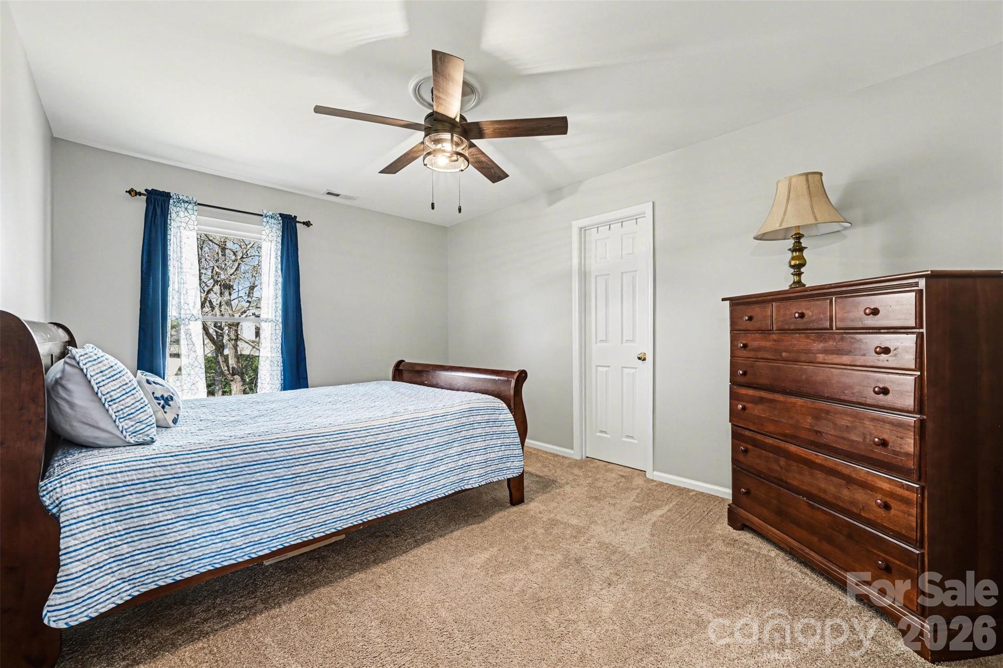 586 Gatsby Place NW