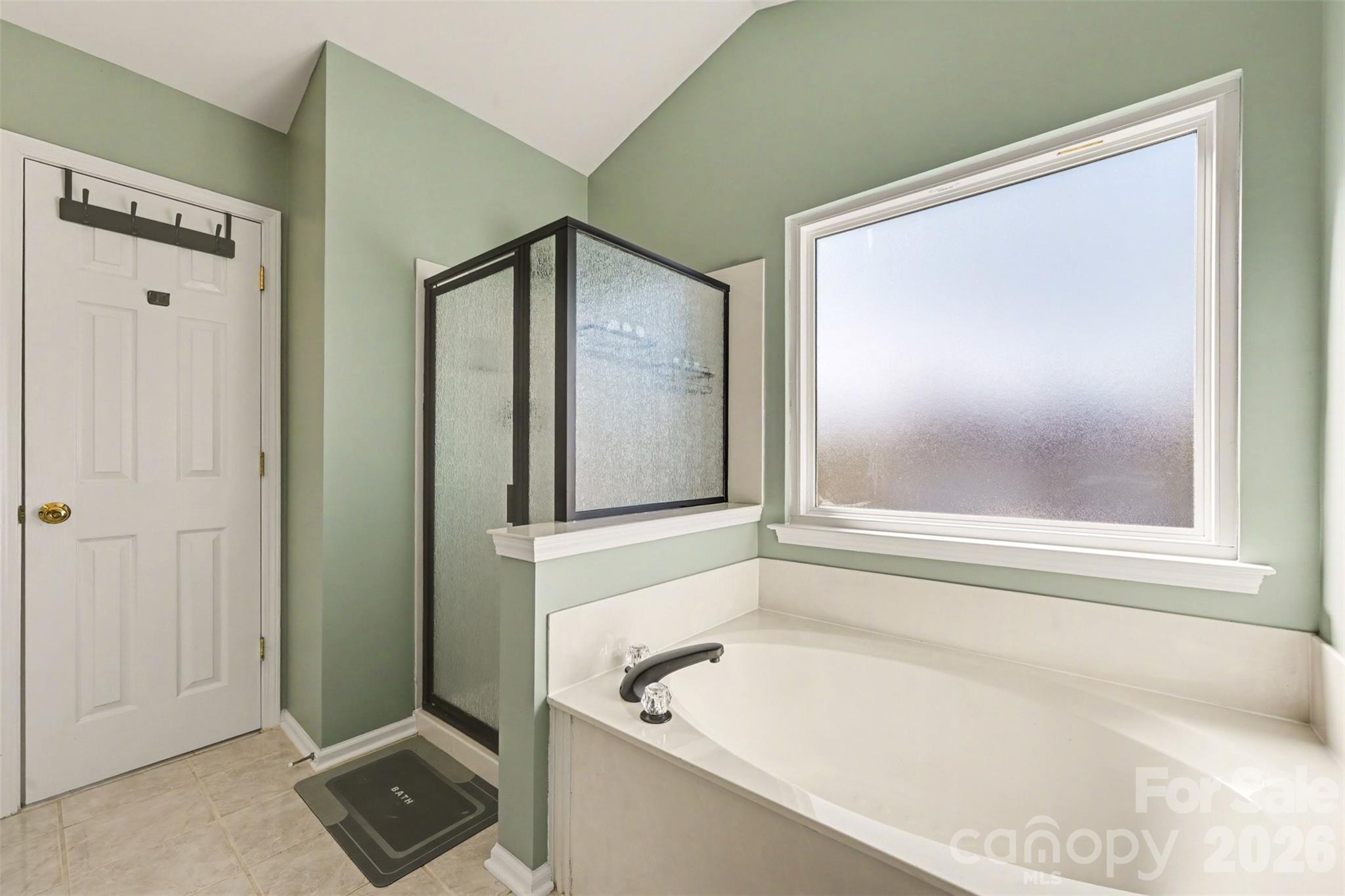 586 Gatsby Place NW