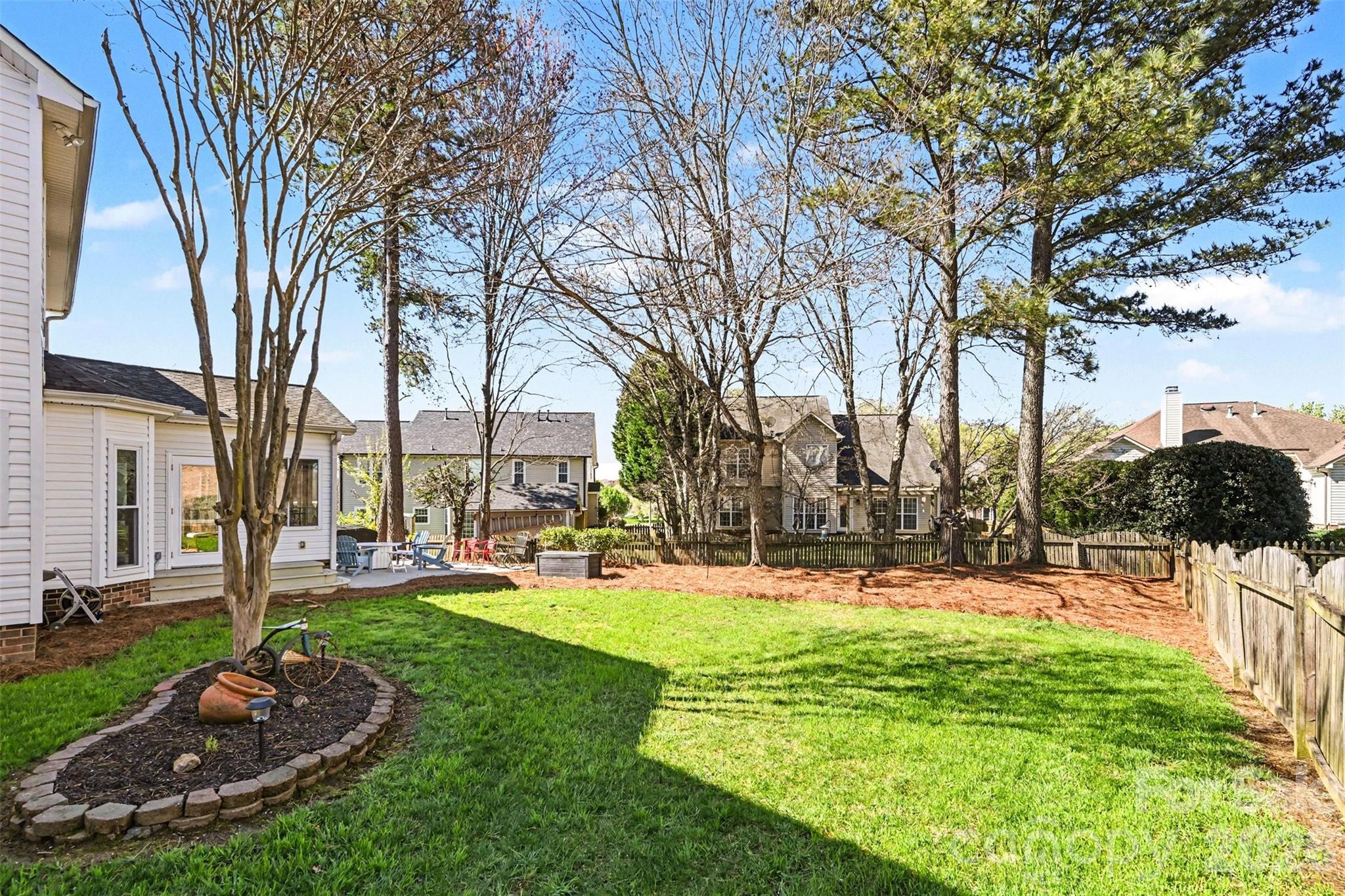 586 Gatsby Place NW