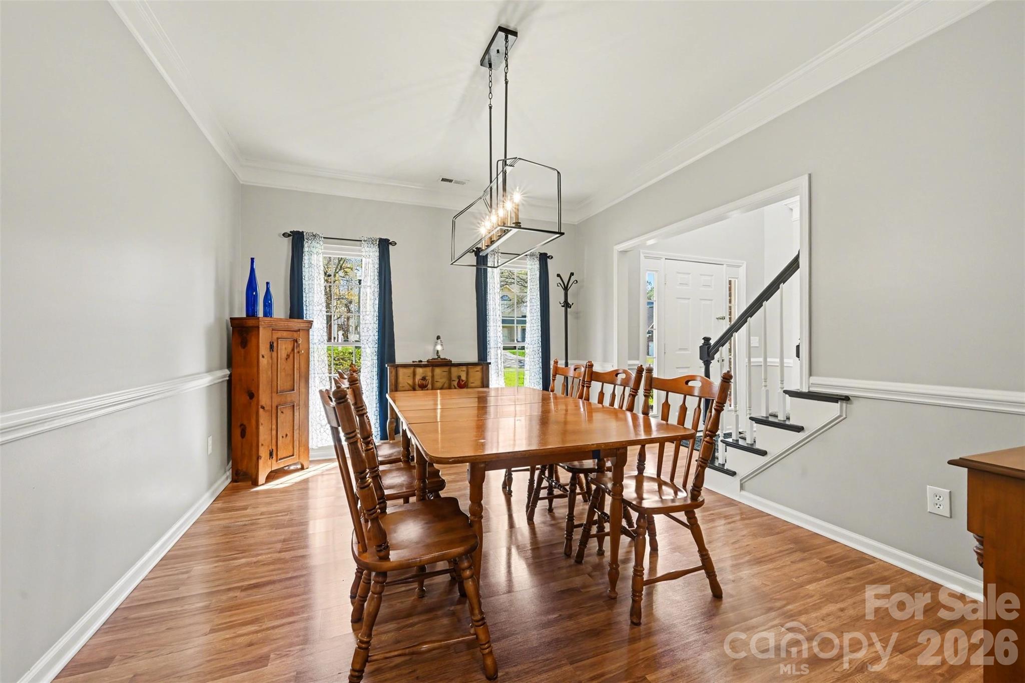 586 Gatsby Place NW