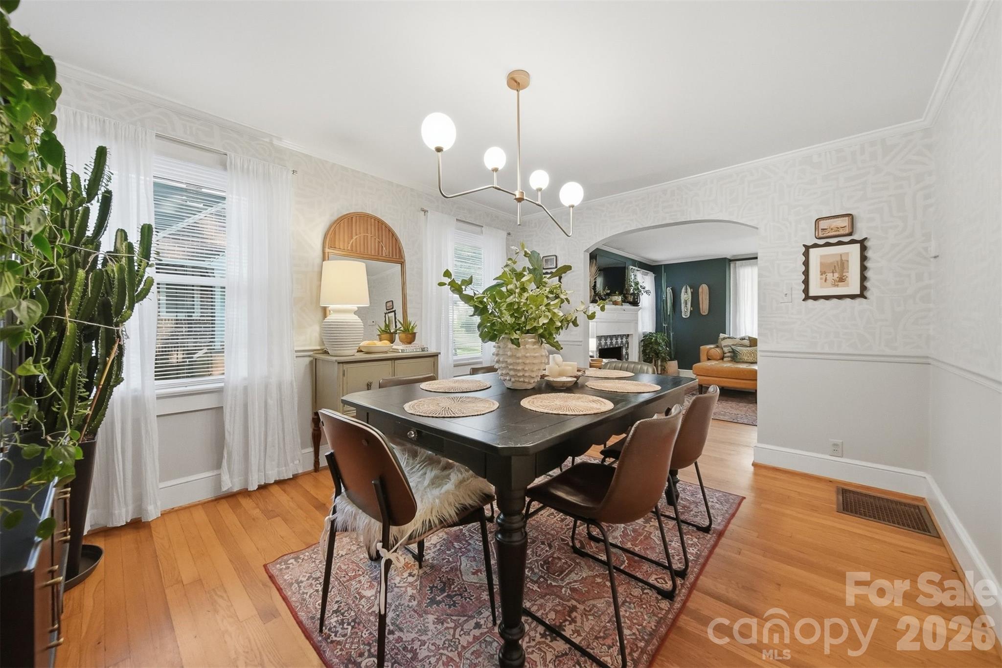 504 W 6th Street