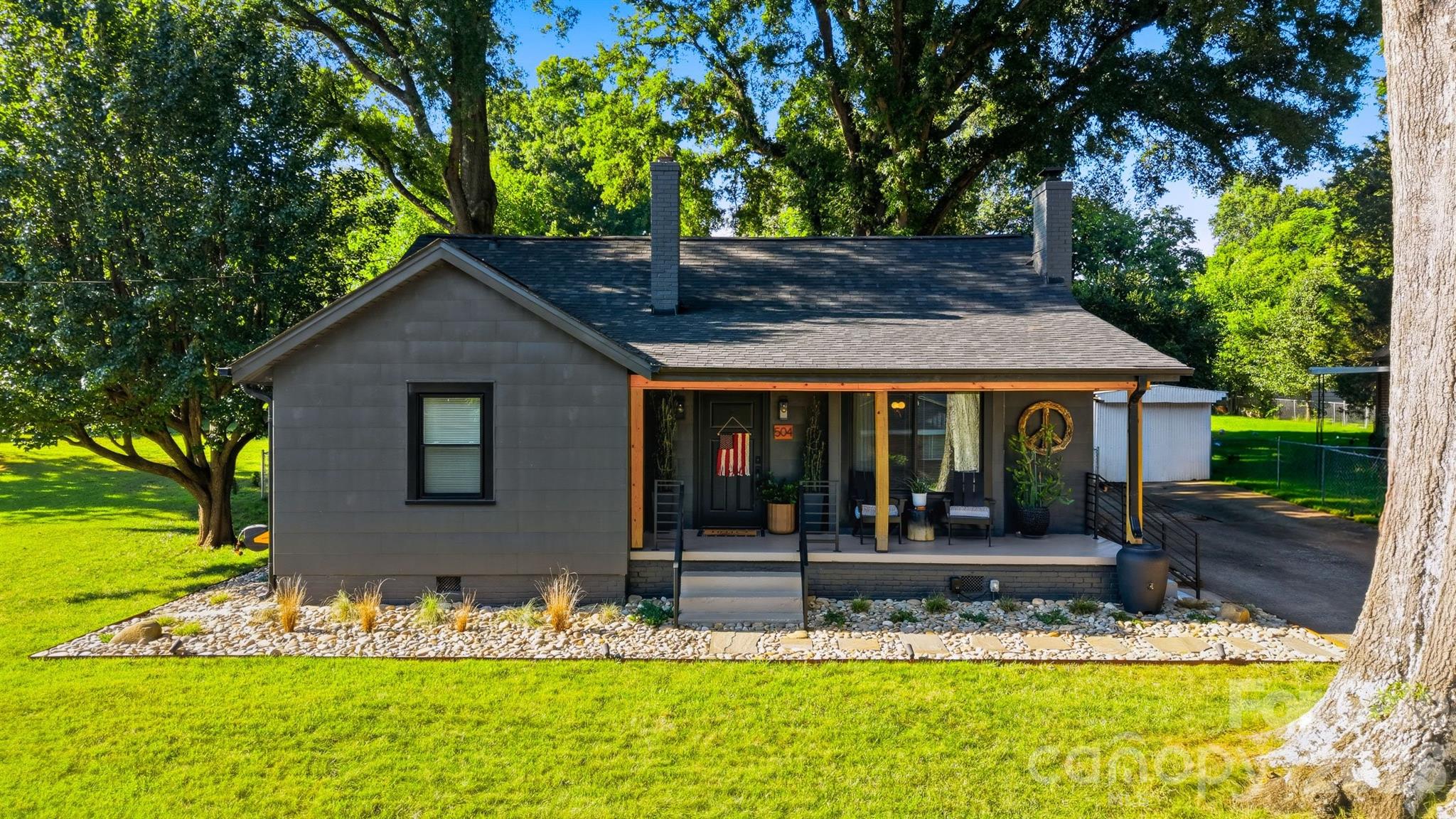 504 W 6th Street