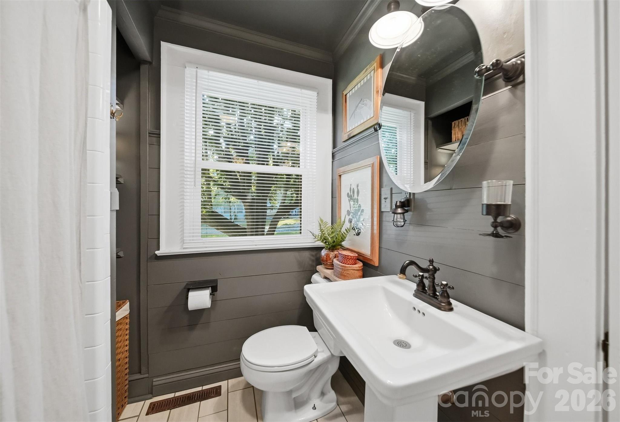 504 W 6th Street