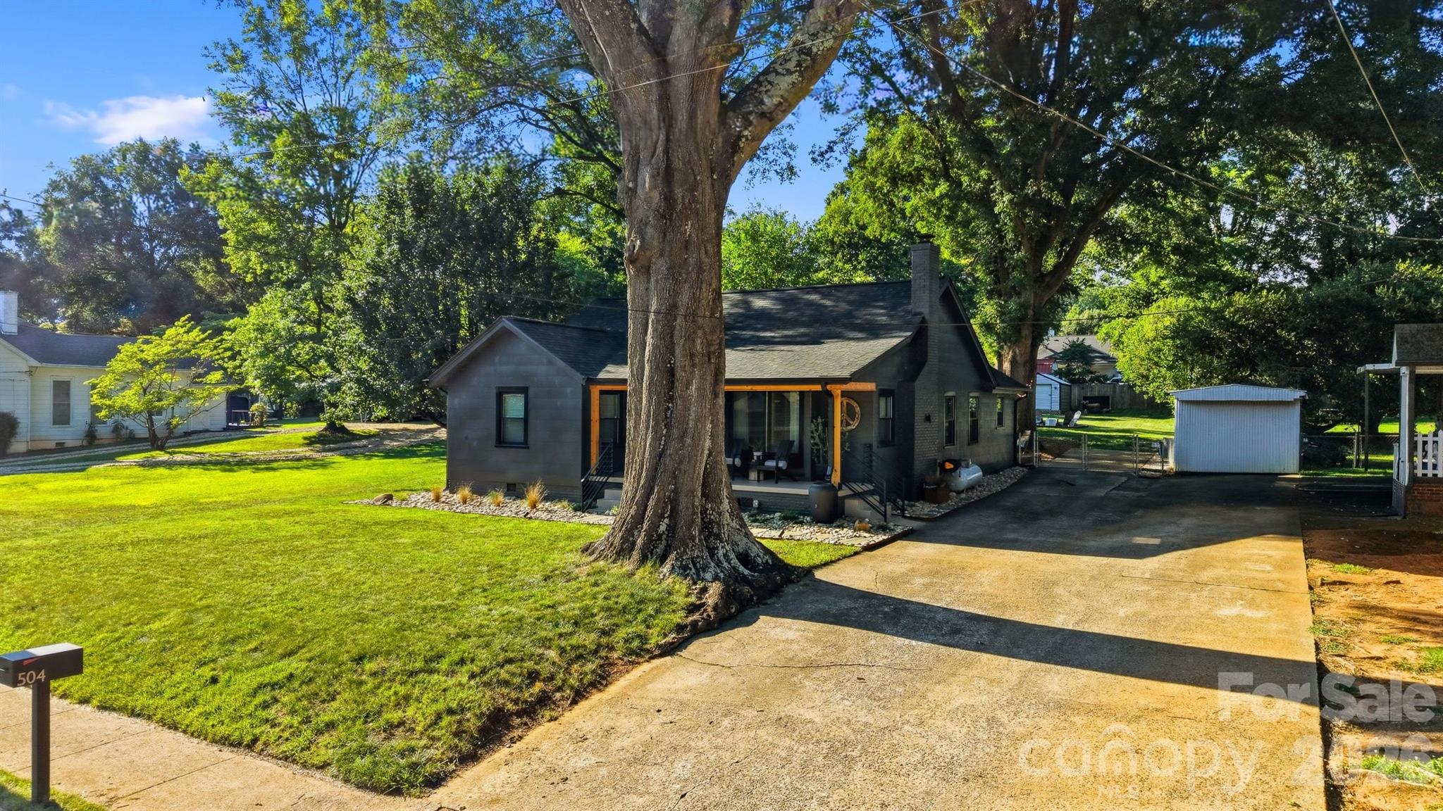 504 W 6th Street