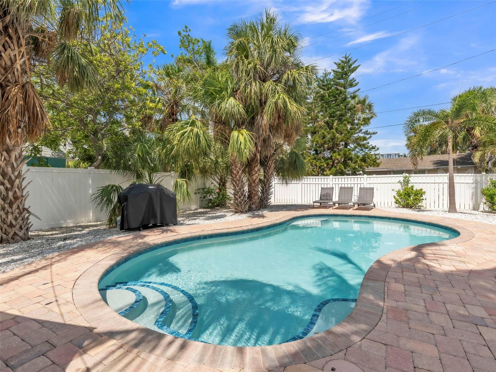 212 MAGNOLIA AVE