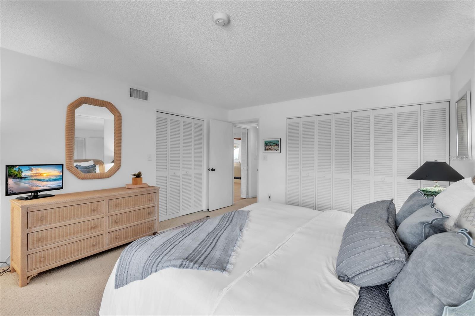 5635 GULF OF MEXICO DR #202