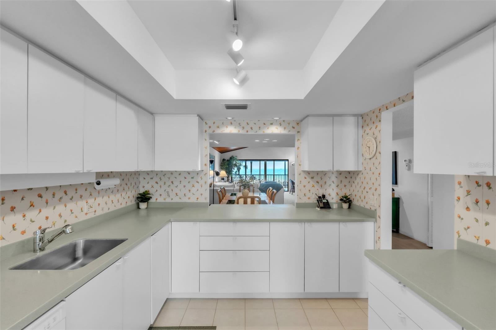 5635 GULF OF MEXICO DR #202