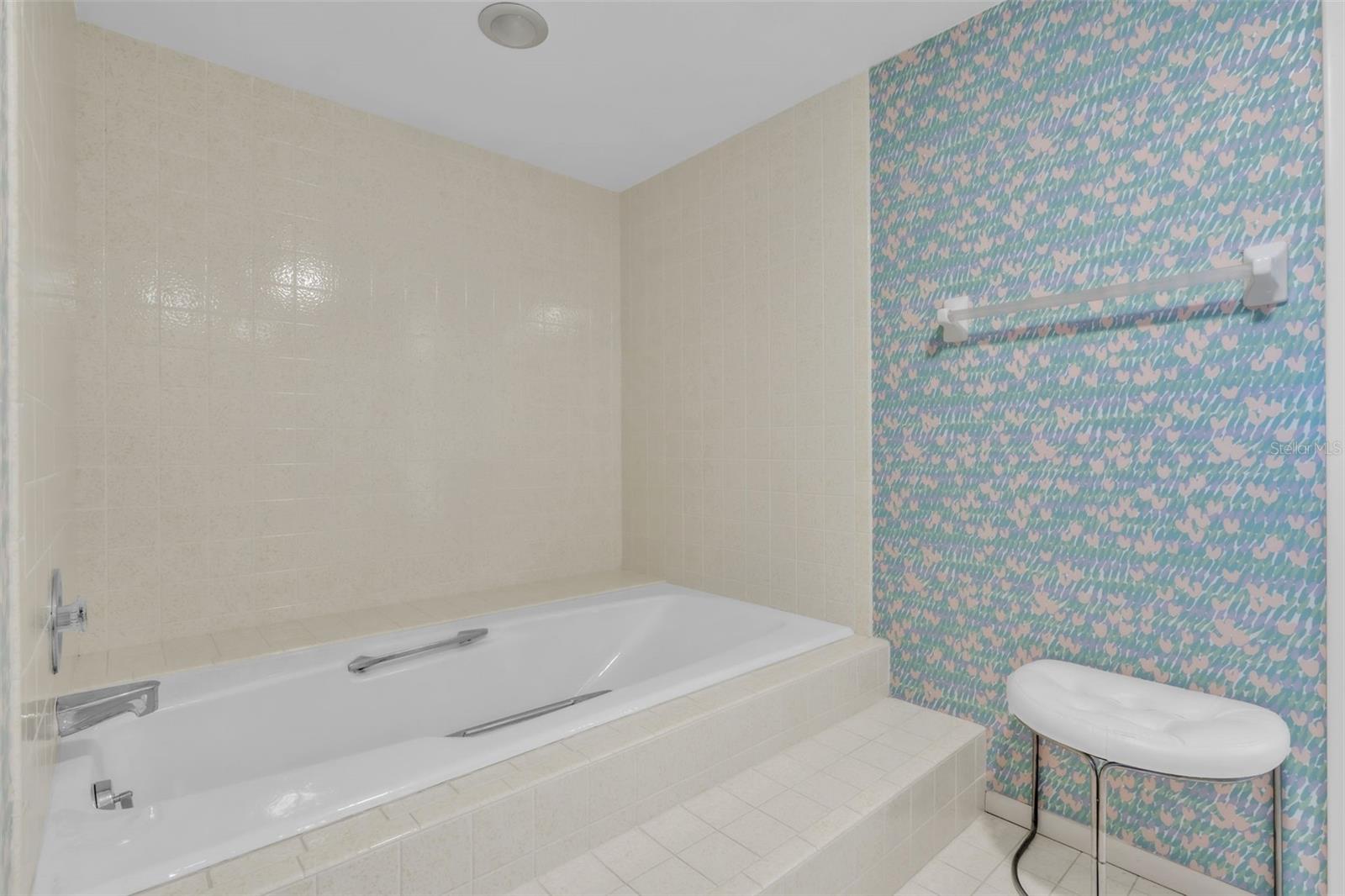 5635 GULF OF MEXICO DR #202