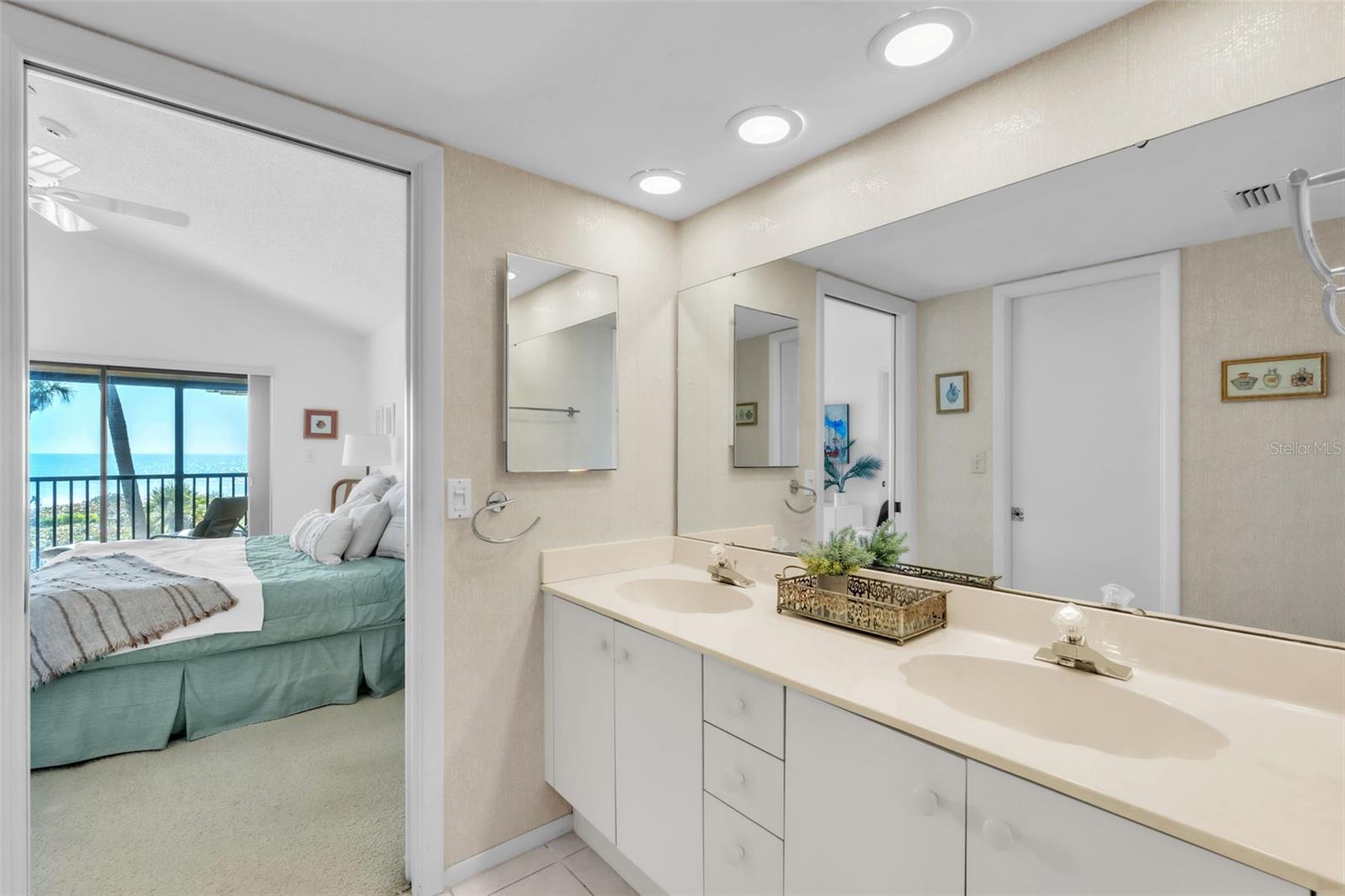 5635 GULF OF MEXICO DR #202