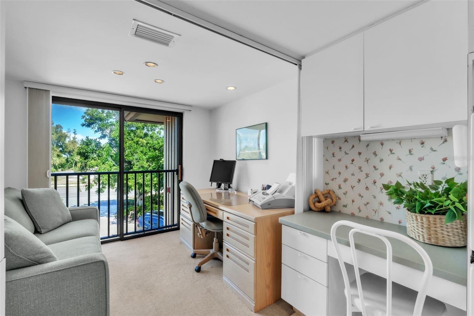 5635 GULF OF MEXICO DR #202