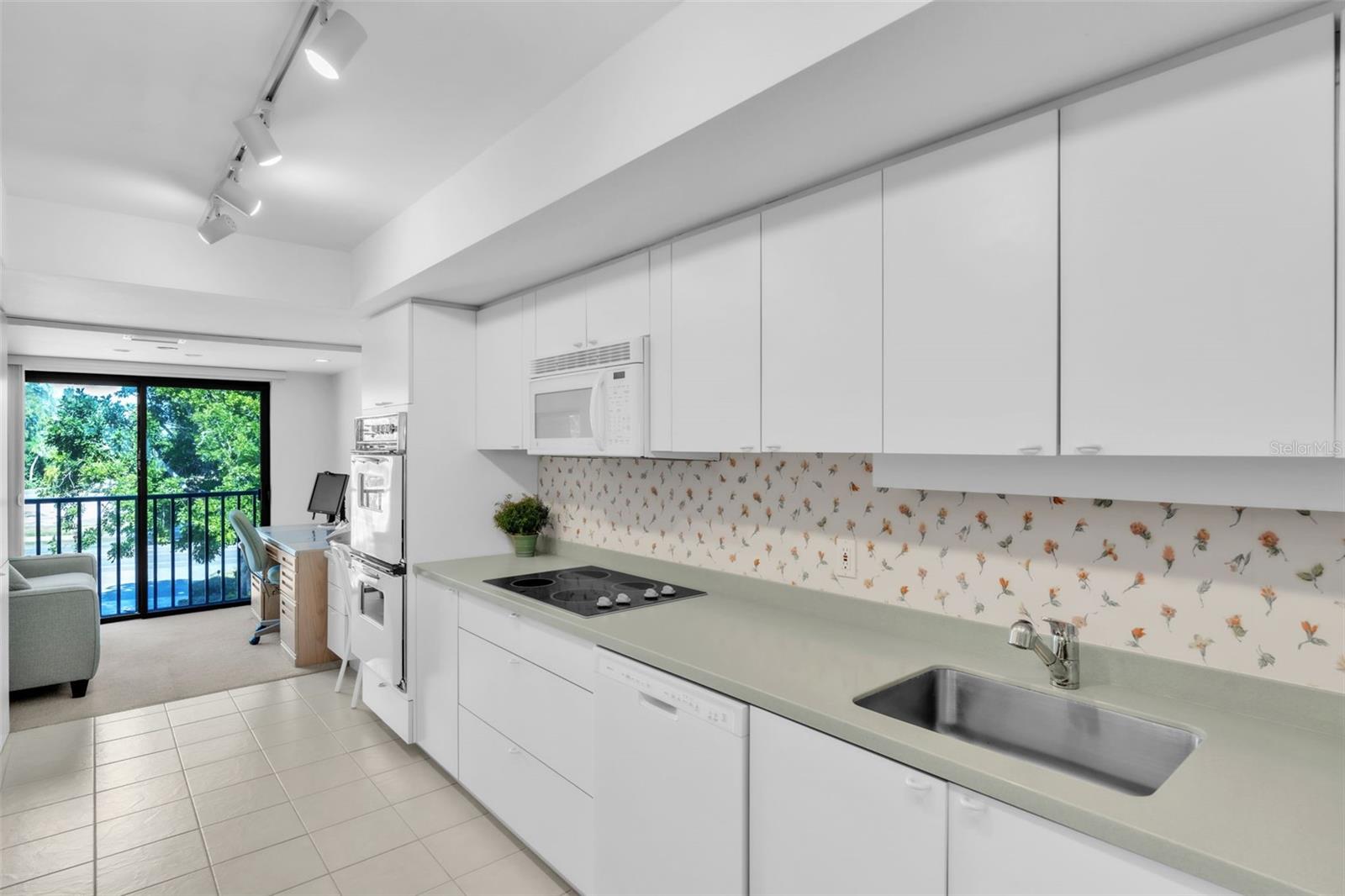 5635 GULF OF MEXICO DR #202