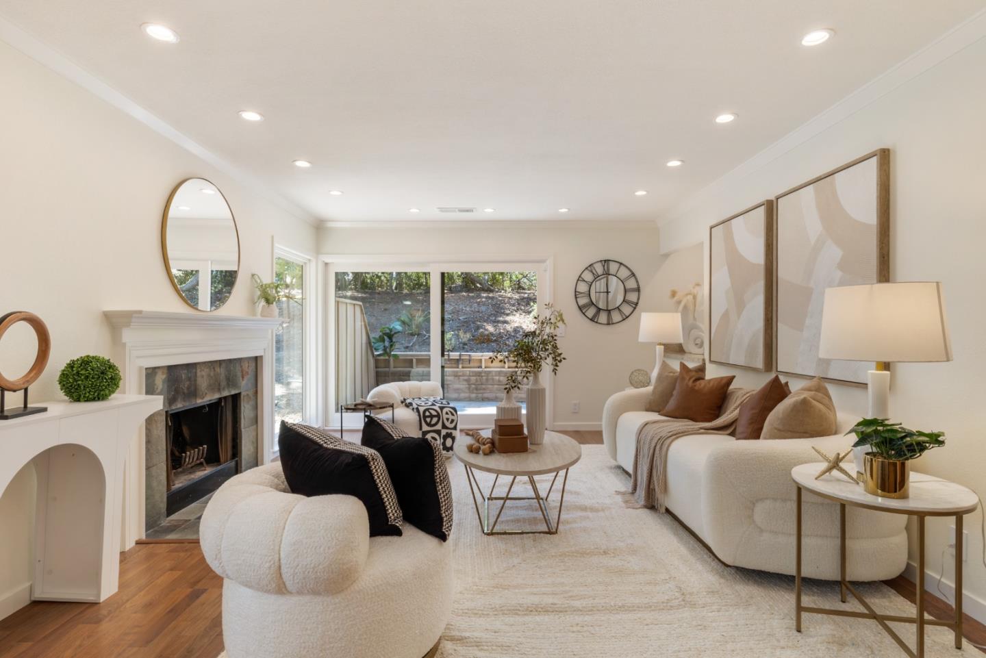 15 Calypso Ln
